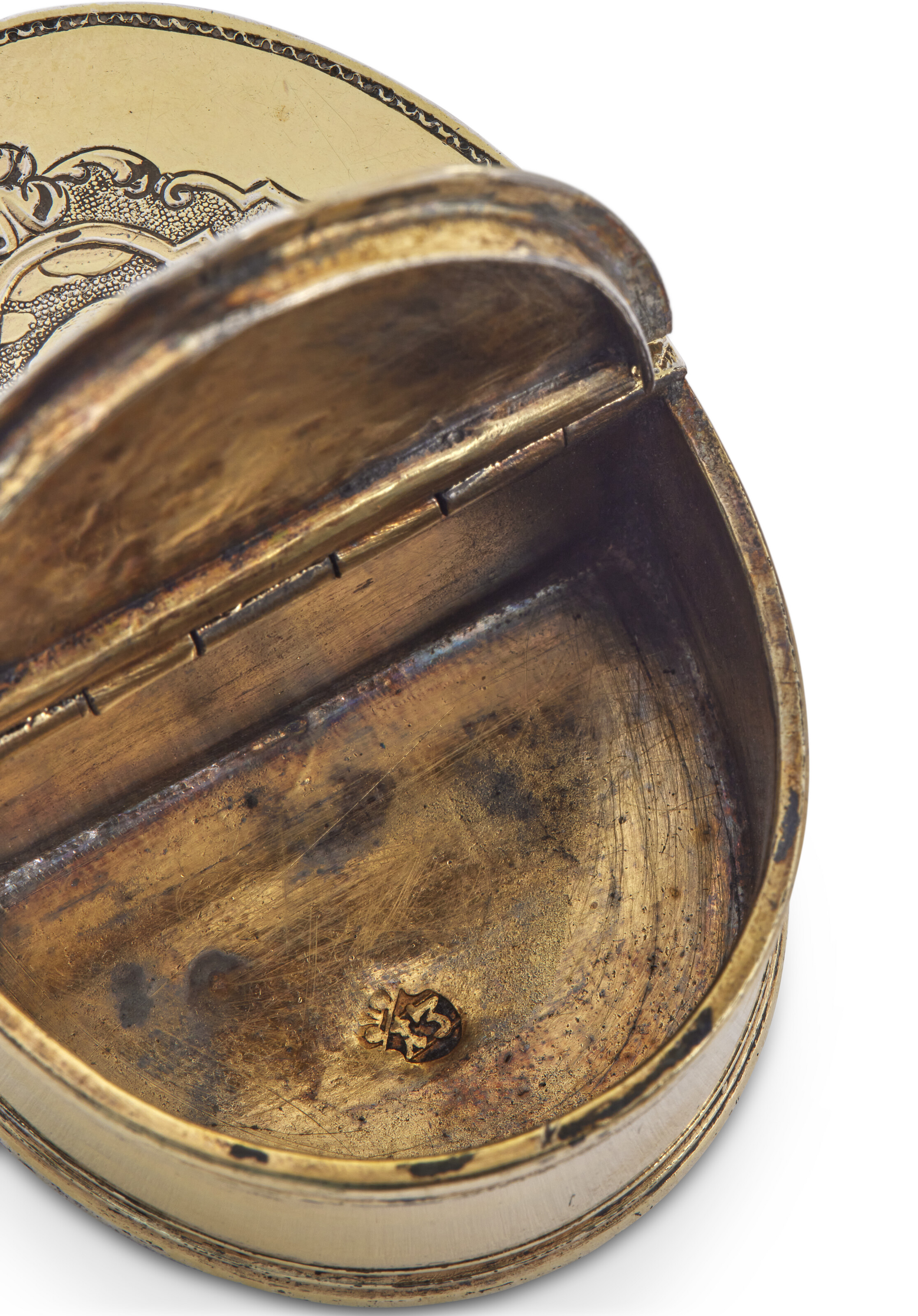 PETITE BOÎTE À ÉPICES EN VERMEIL D'ÉPOQUE LOUIS XV image 3