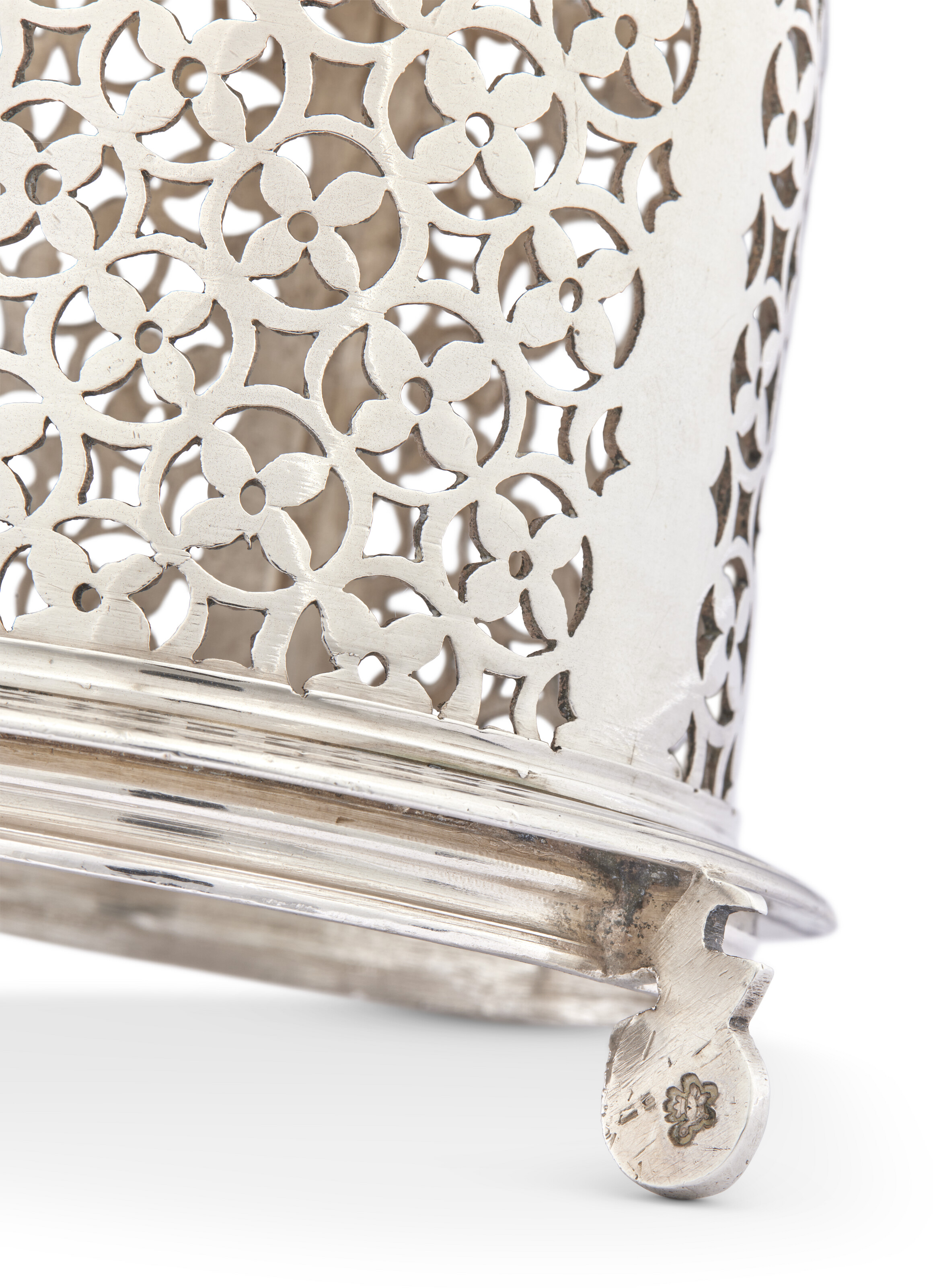 SAUPOUDROIR À SUCRE EN ARGENT D'ÉPOQUE LOUIS XV image 2