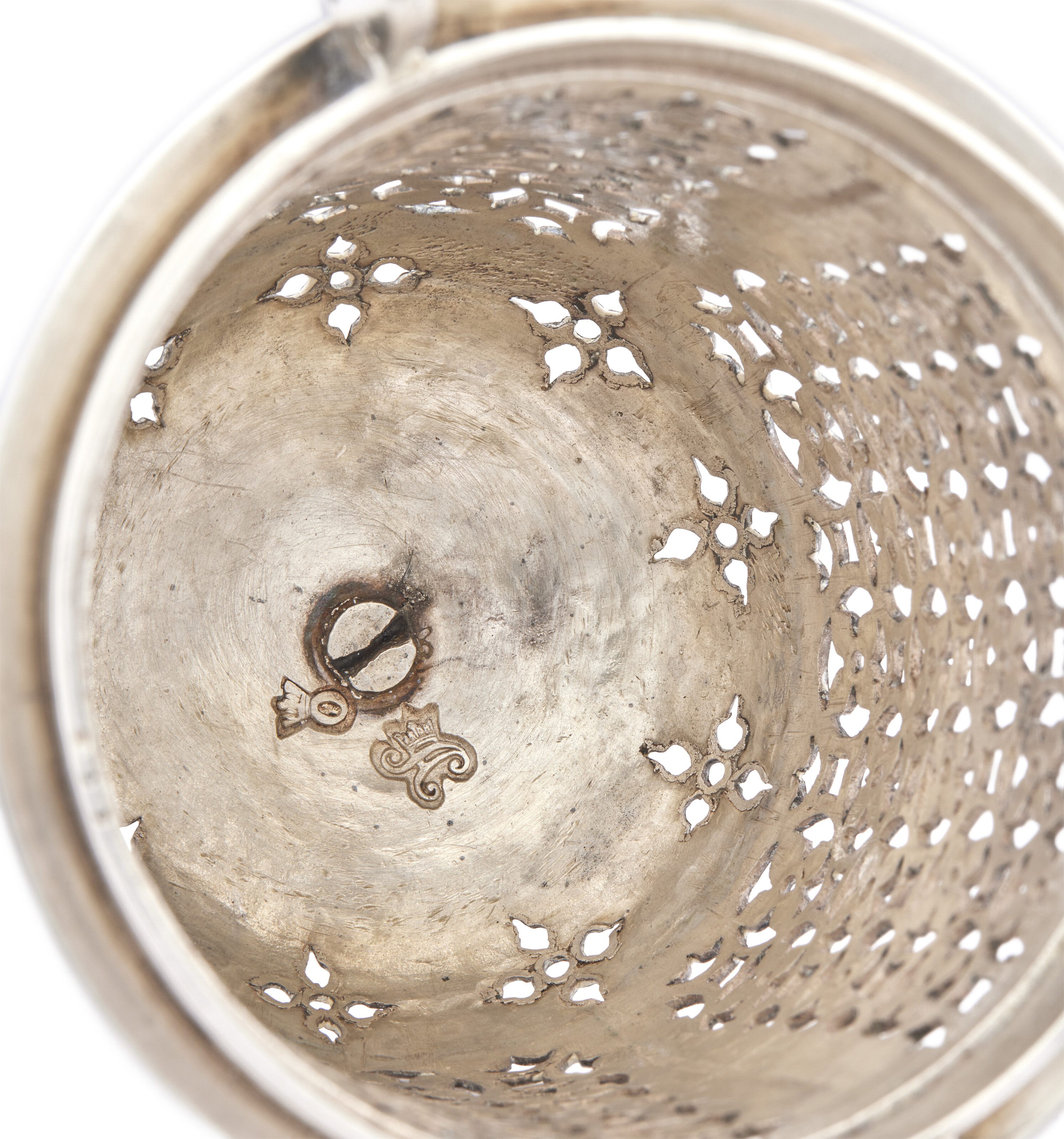 SAUPOUDROIR À SUCRE EN ARGENT D'ÉPOQUE LOUIS XV image 3