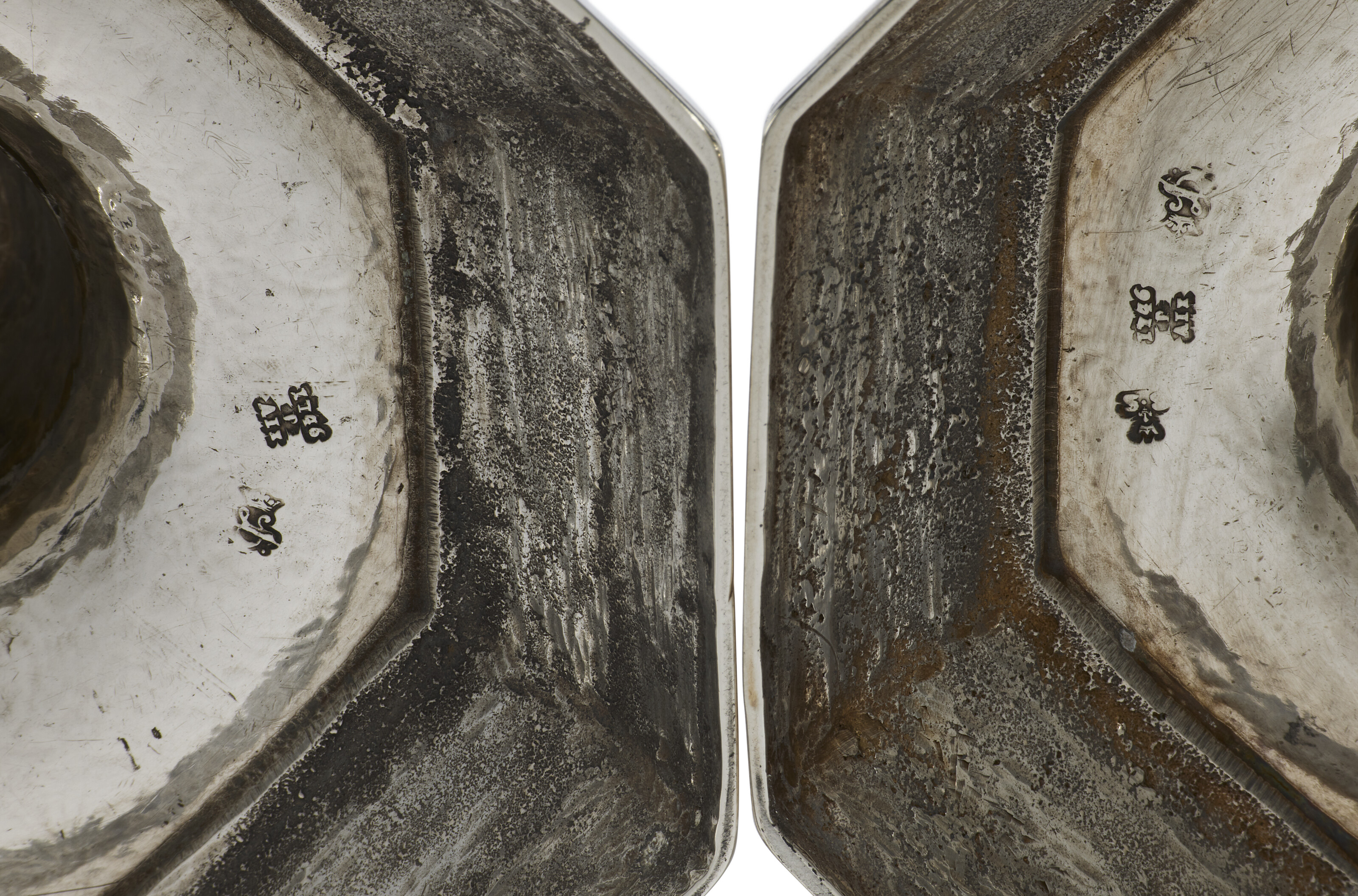 PAIRE DE FLAMBEAUX EN ARGENT D'ÉPOQUE LOUIS XV image 3