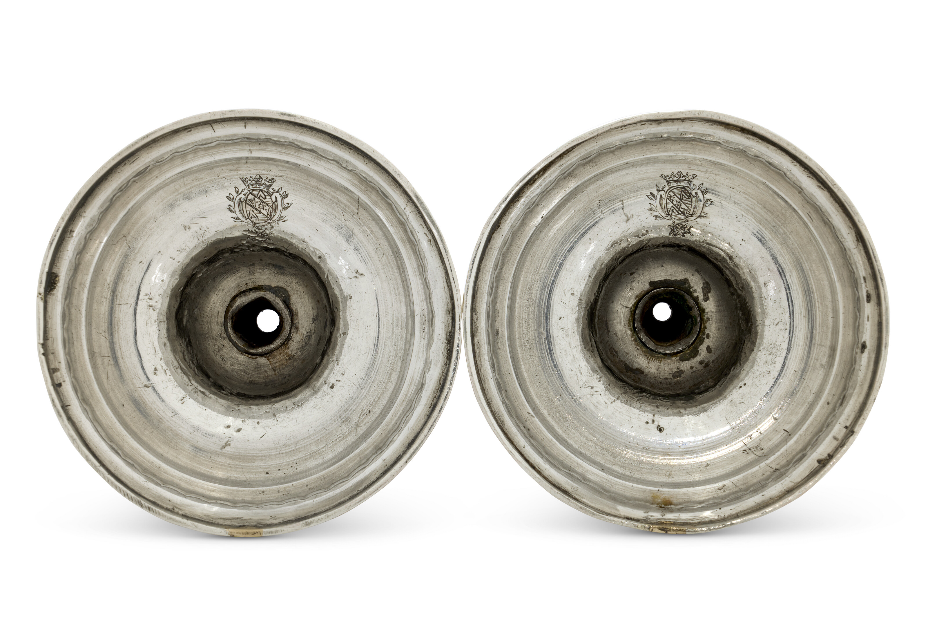 PAIRE DE FLAMBEAUX DE TOILETTE EN ARGENT D'ÉPOQUE LOUIS XV image 2