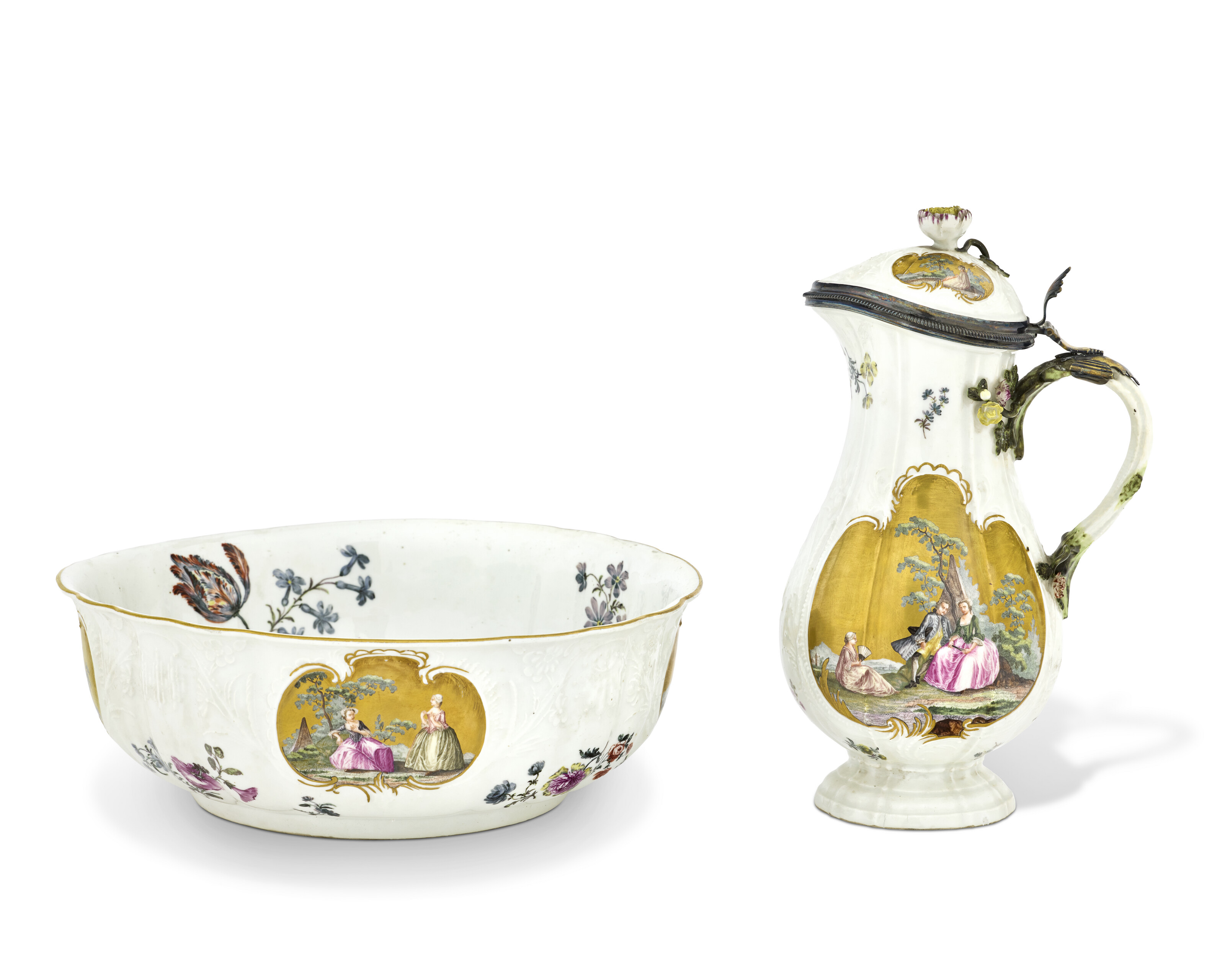 POT À EAU COUVERT ET SON BASSIN CIRCULAIRE EN PORCELAINE DE MEISSEN DU XVIIIE SIÈCLE