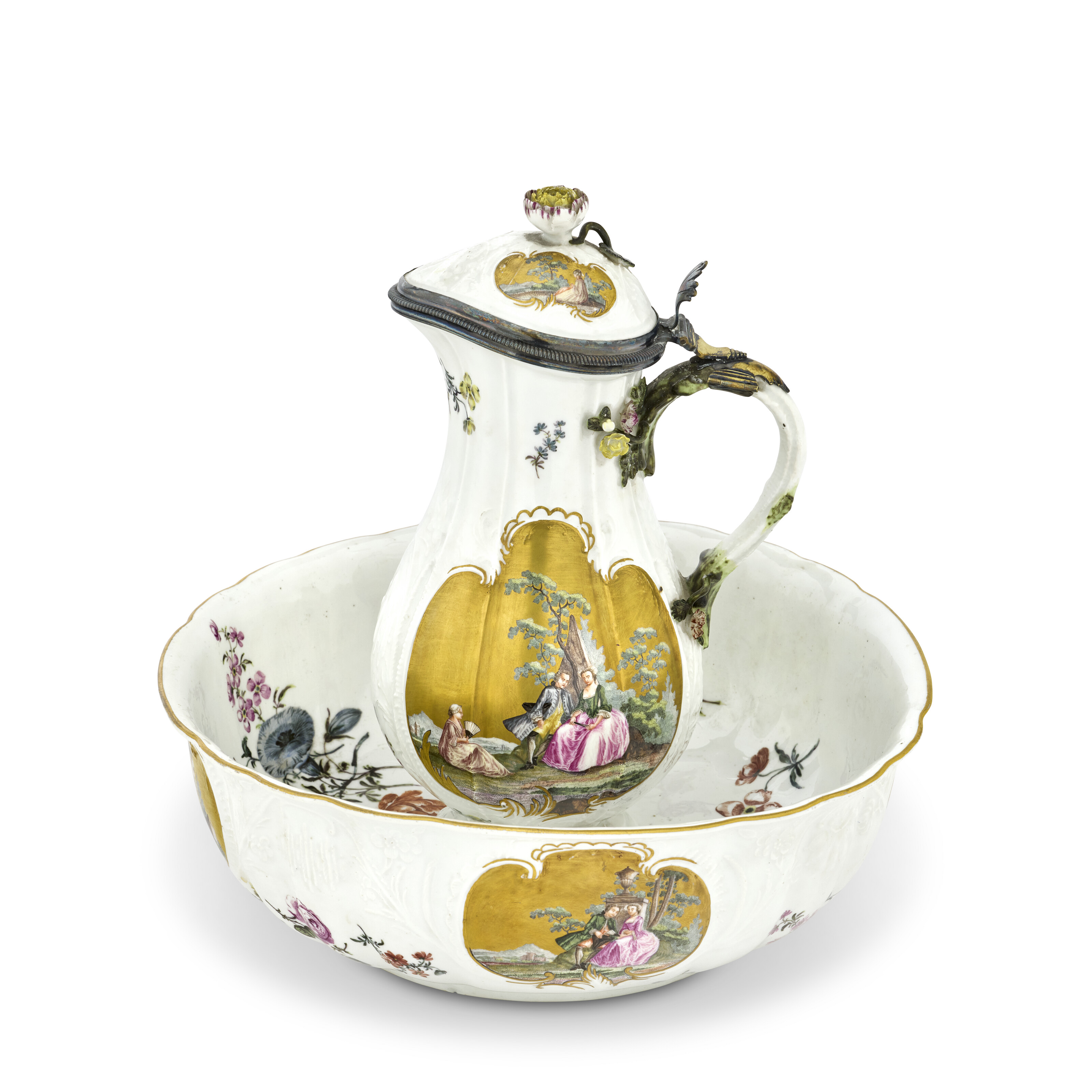 POT À EAU COUVERT ET SON BASSIN CIRCULAIRE EN PORCELAINE DE MEISSEN DU XVIIIE SIÈCLE image 2