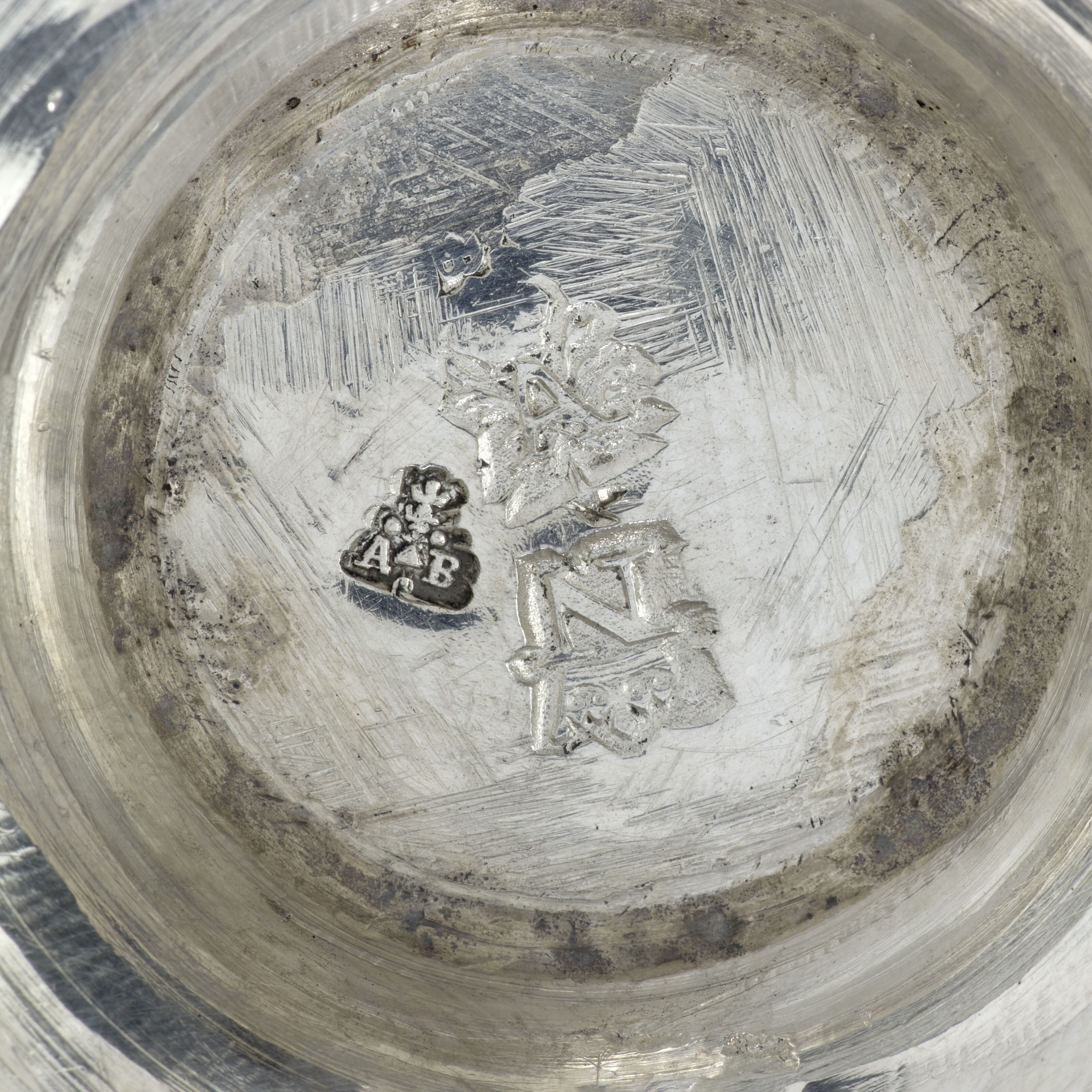 MOUTARDIER OU CRÉMIER EN ARGENT D'ÉPOQUE LOUIS XV image 4