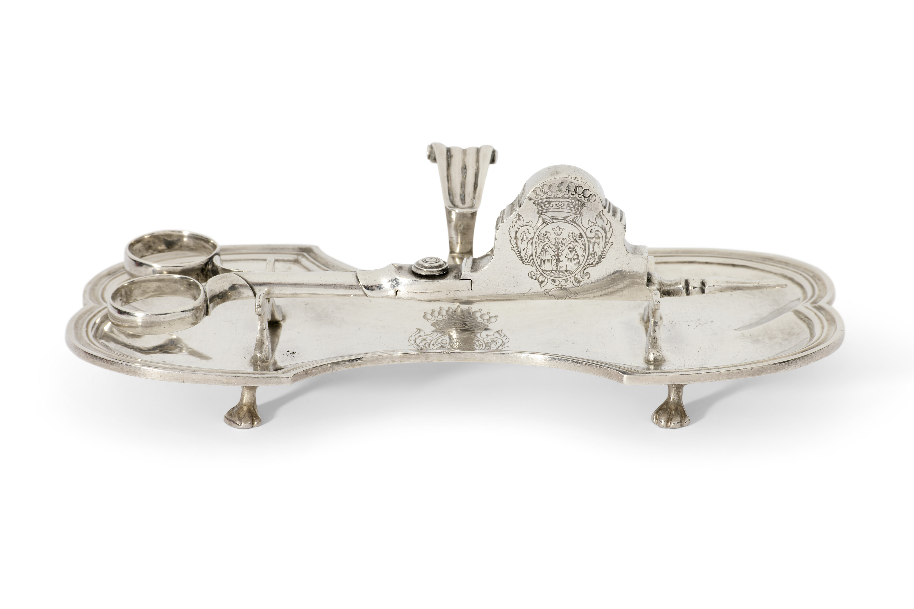 PAIRE DE MOUCHETTES ET LEUR PLATEAU EN ARGENT D'ÉPOQUE LOUIS XIV