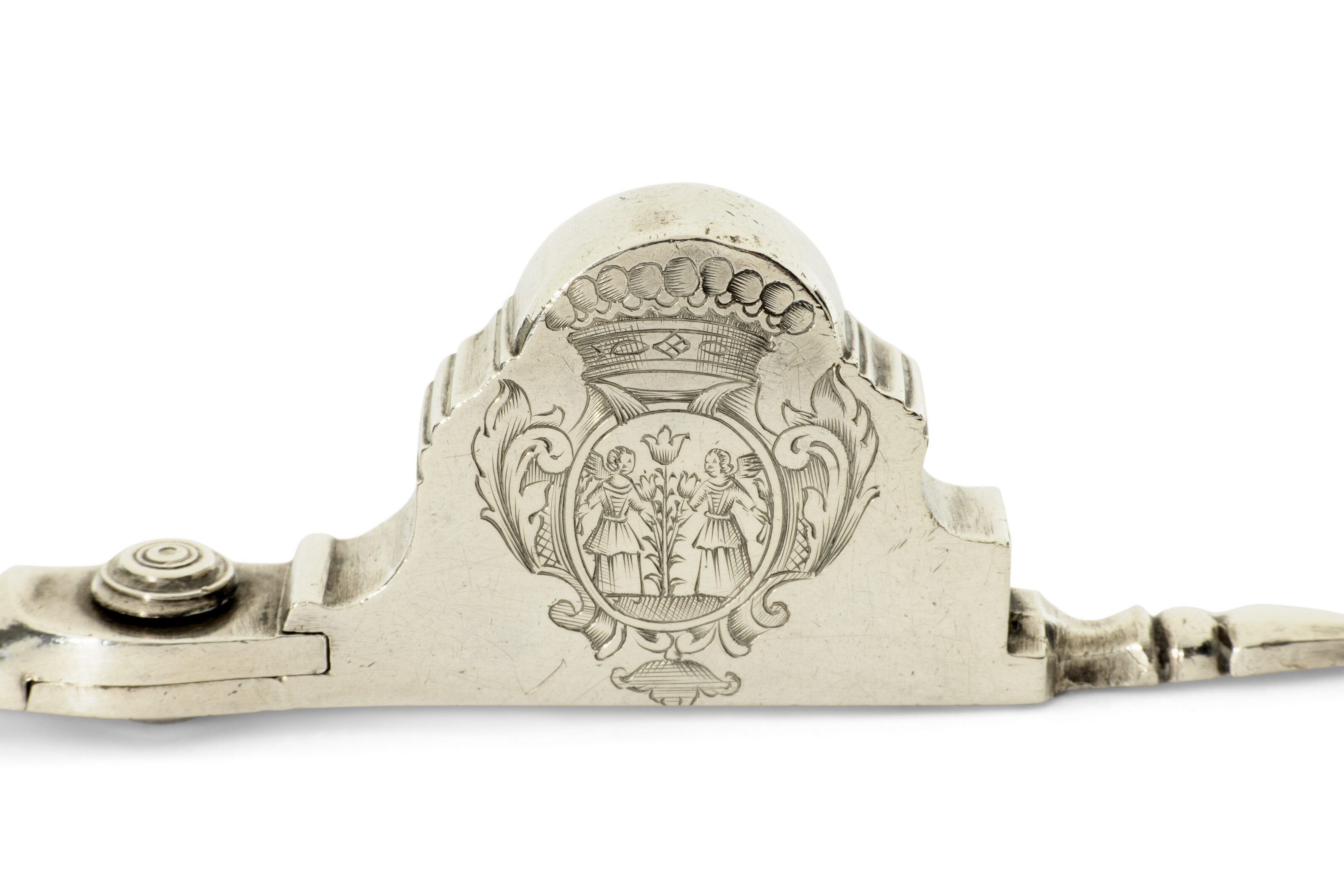 PAIRE DE MOUCHETTES ET LEUR PLATEAU EN ARGENT D'ÉPOQUE LOUIS XIV image 3