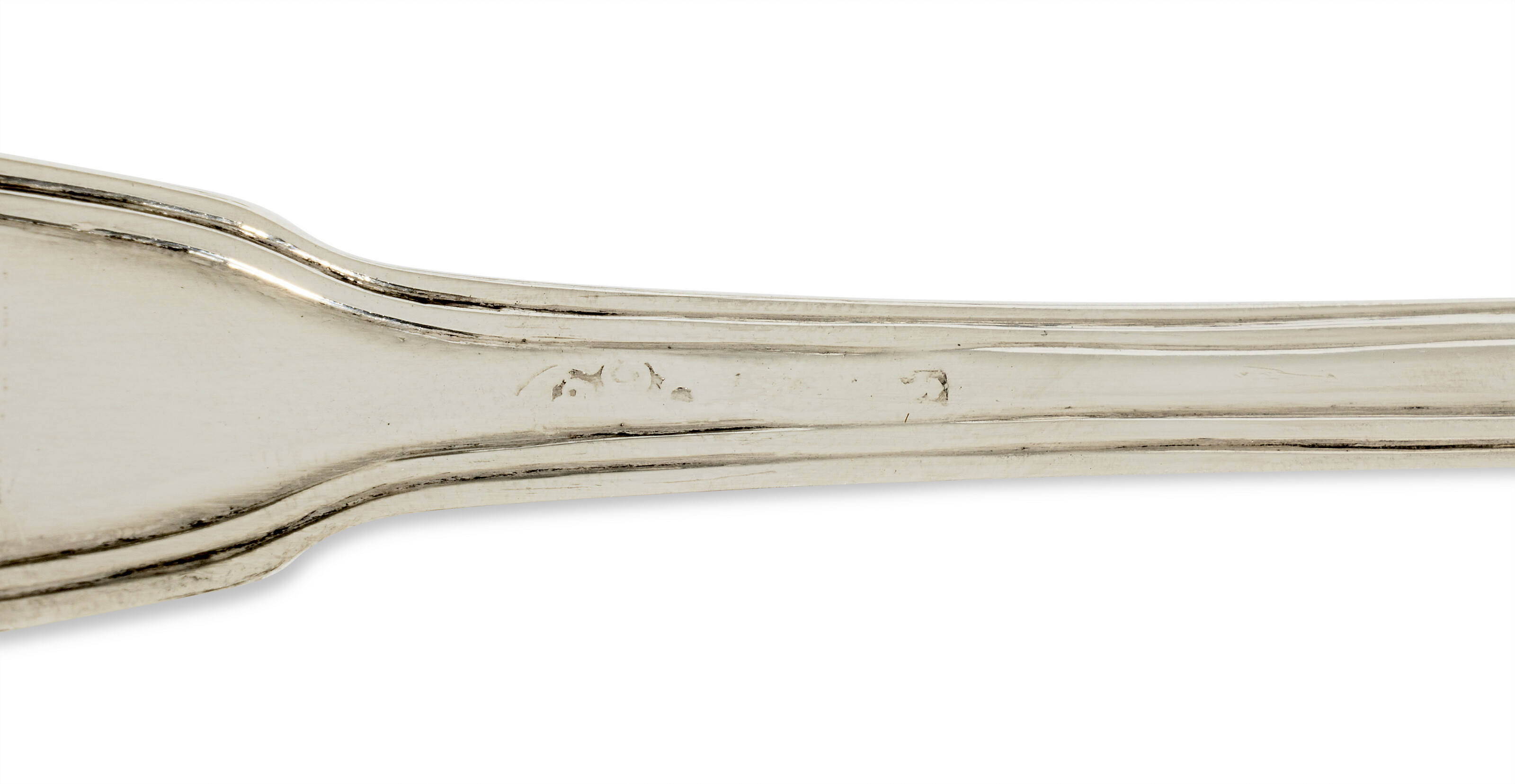 PAIRE DE CUILLÈRES À SAUPOUDRER EN ARGENT D'ÉPOQUE LOUIS XV image 3