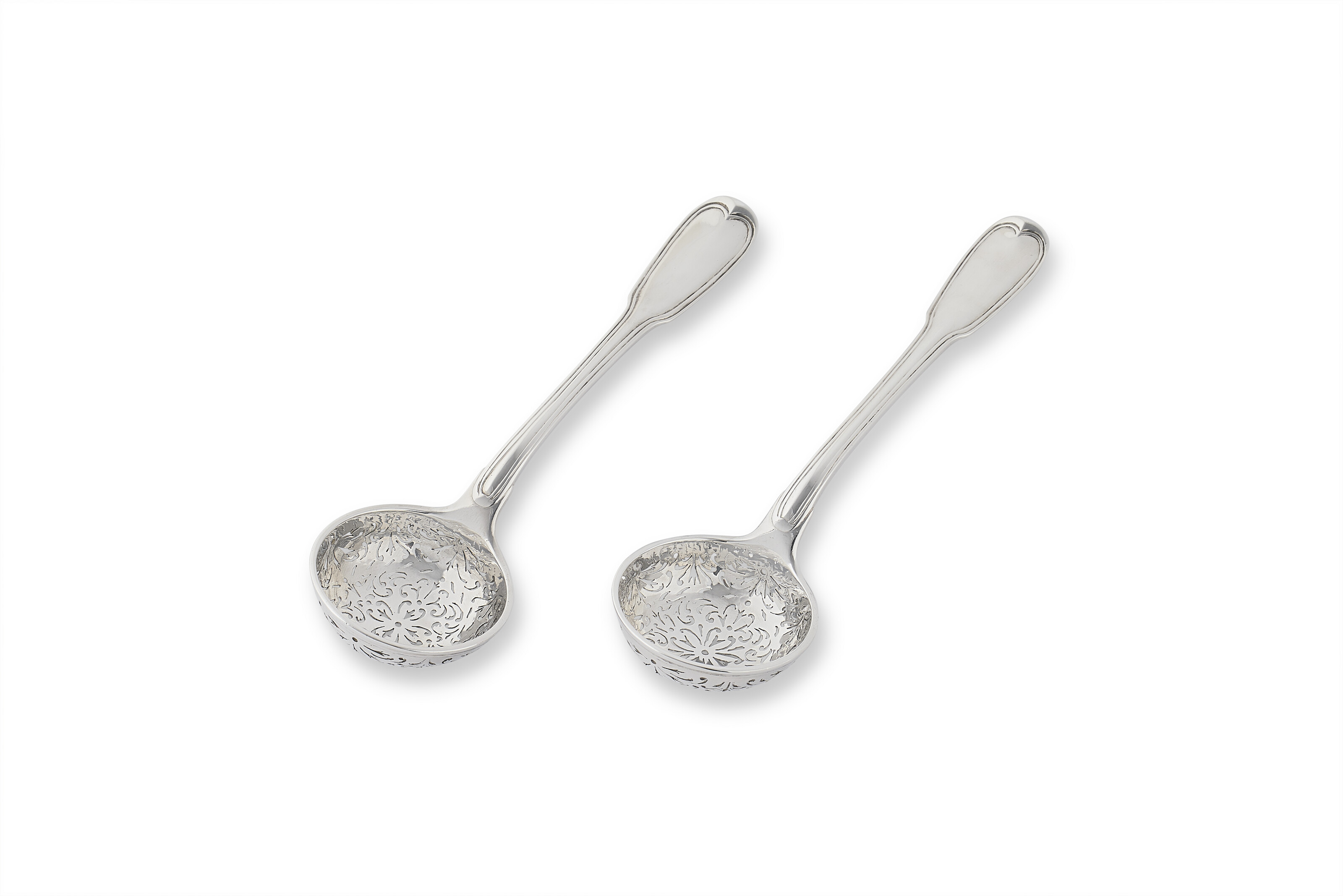 PAIRE DE CUILLÈRES À SAUPOUDRER EN ARGENT D'ÉPOQUE LOUIS XV image 4