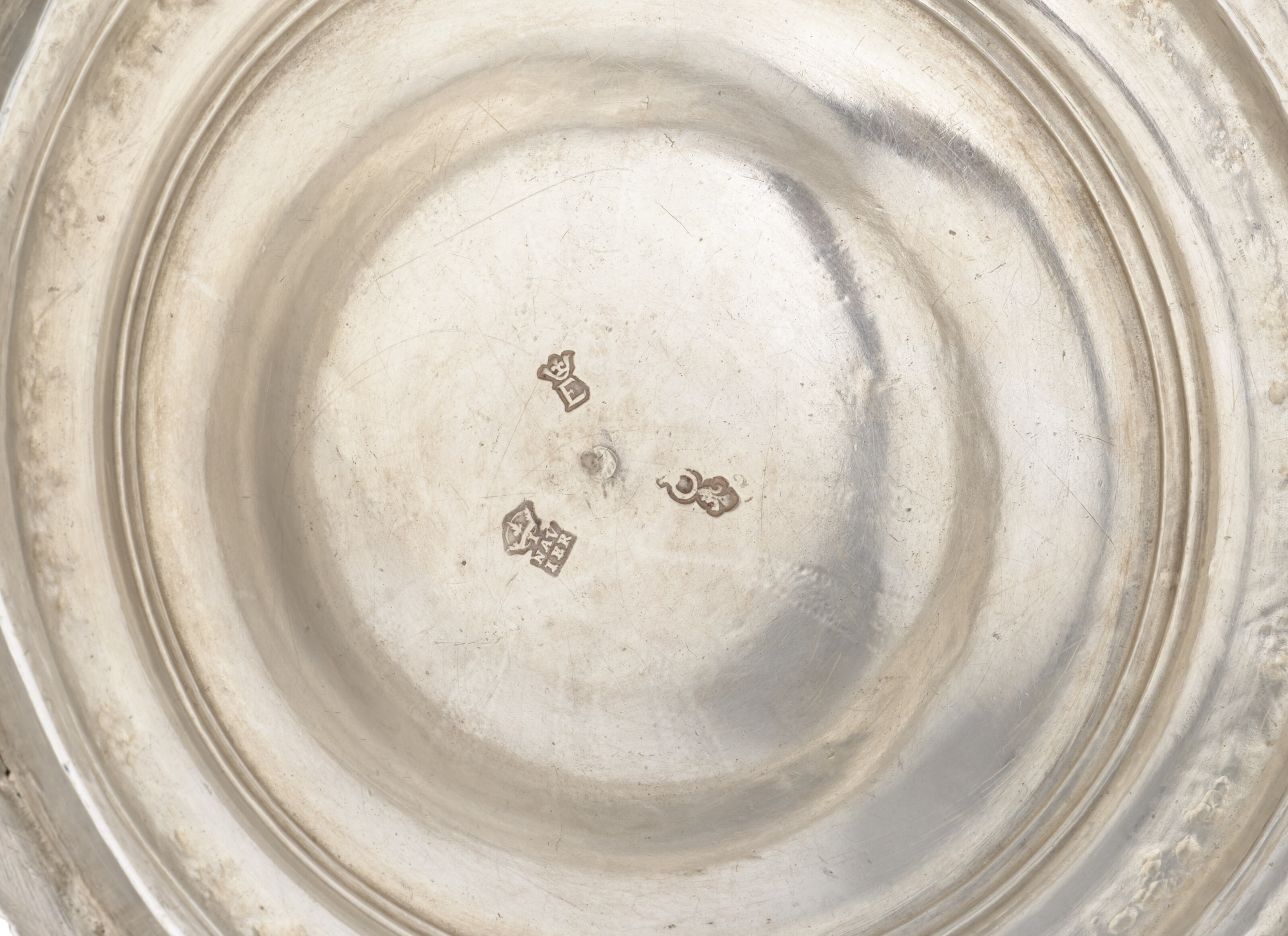 ÉCUELLE ET SON COUVERCLE EN ARGENT D'ÉPOQUE LOUIS XV image 3