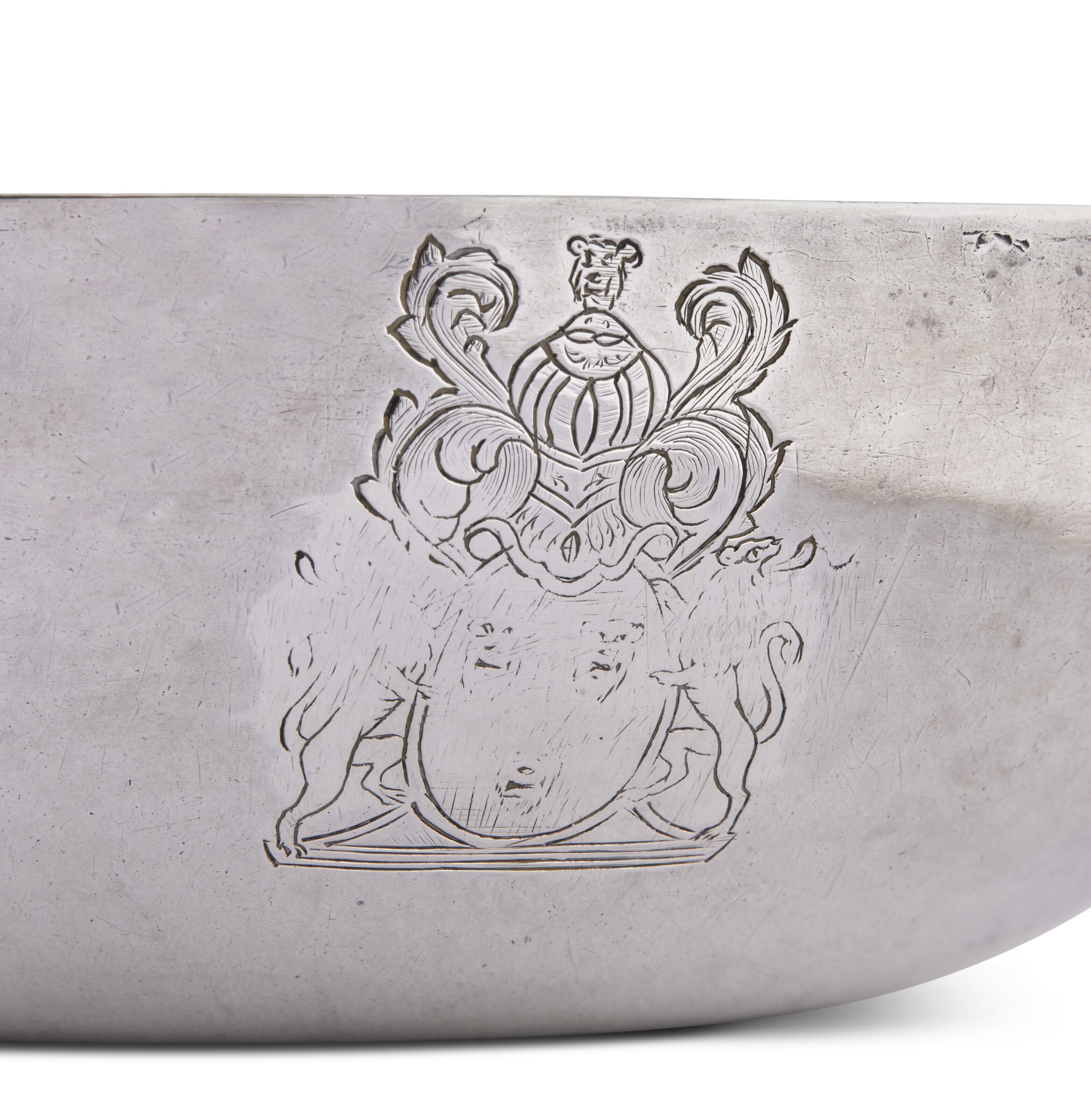 ÉCUELLE OU BOL À SAIGNÉE EN ARGENT D'ÉPOQUE LOUIS XV image 2