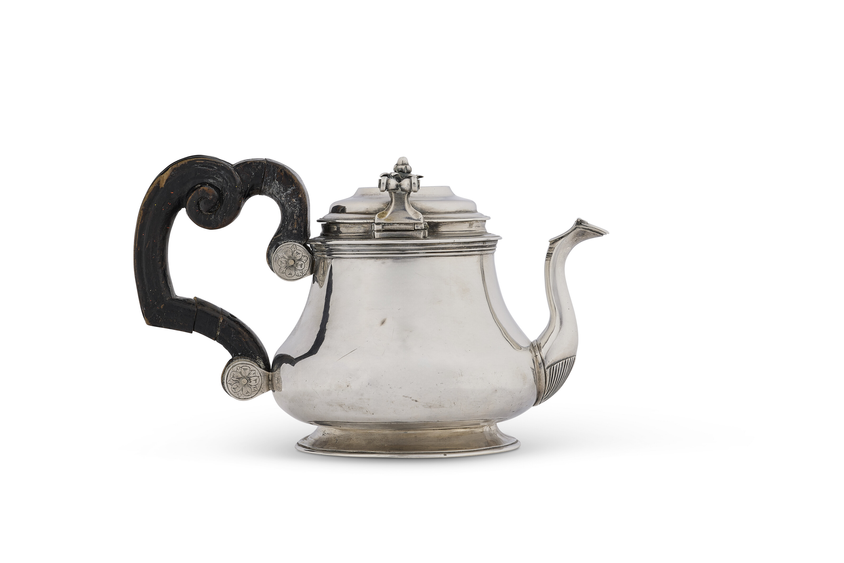 THÉIÈRE EN ARGENT D'ÉPOQUE LOUIS XV image 4