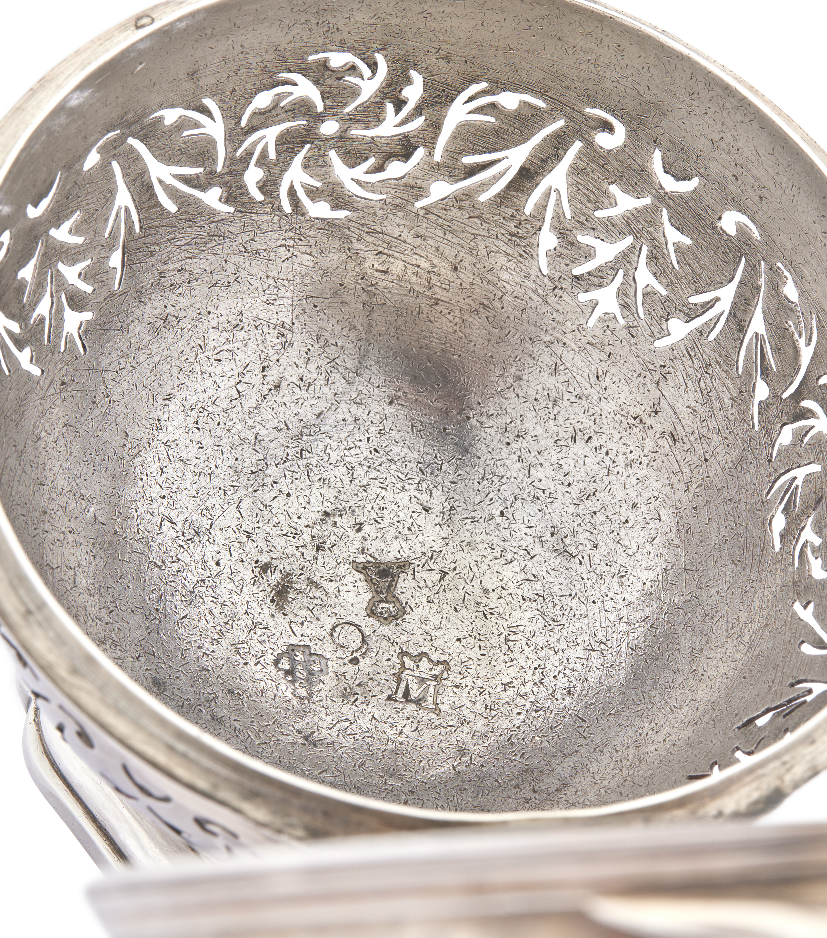 BOULE À ÉPONGE EN ARGENT D'ÉPOQUE LOUIS XVI image 2