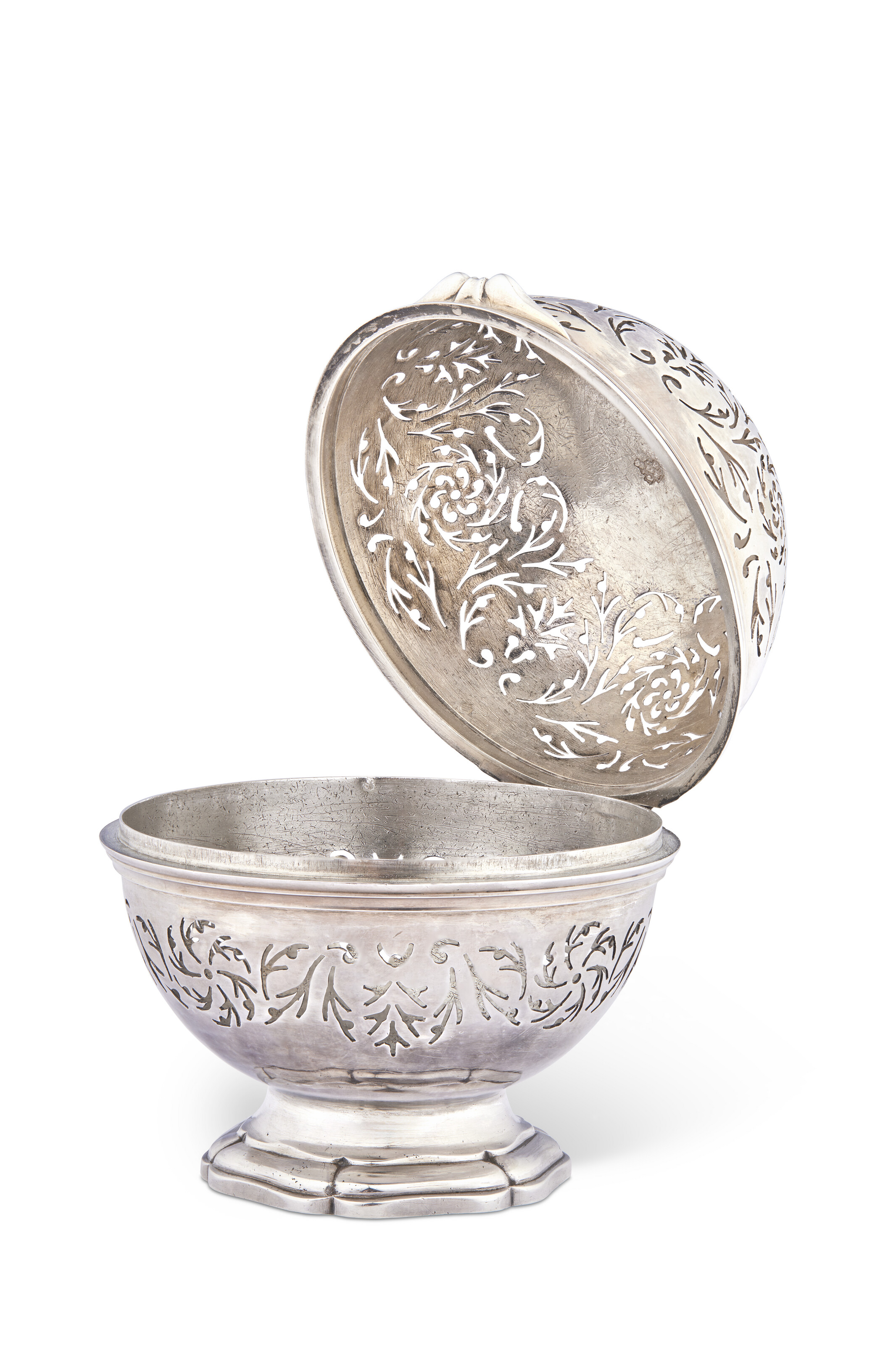 BOULE À ÉPONGE EN ARGENT D'ÉPOQUE LOUIS XVI image 3