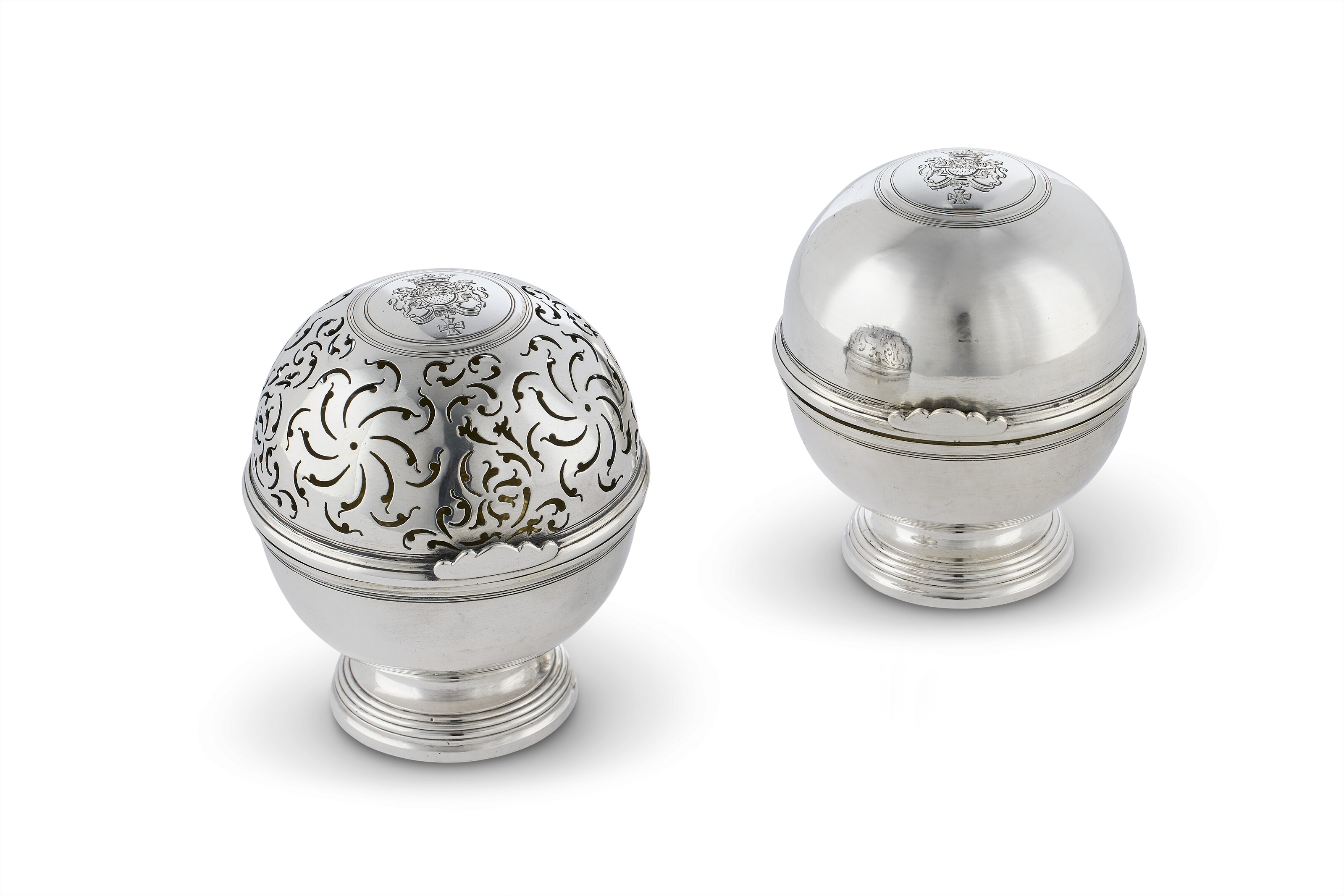 SERVICE DE TOILETTE EN ARGENT D'ÉPOQUE LOUIS XVI image 4