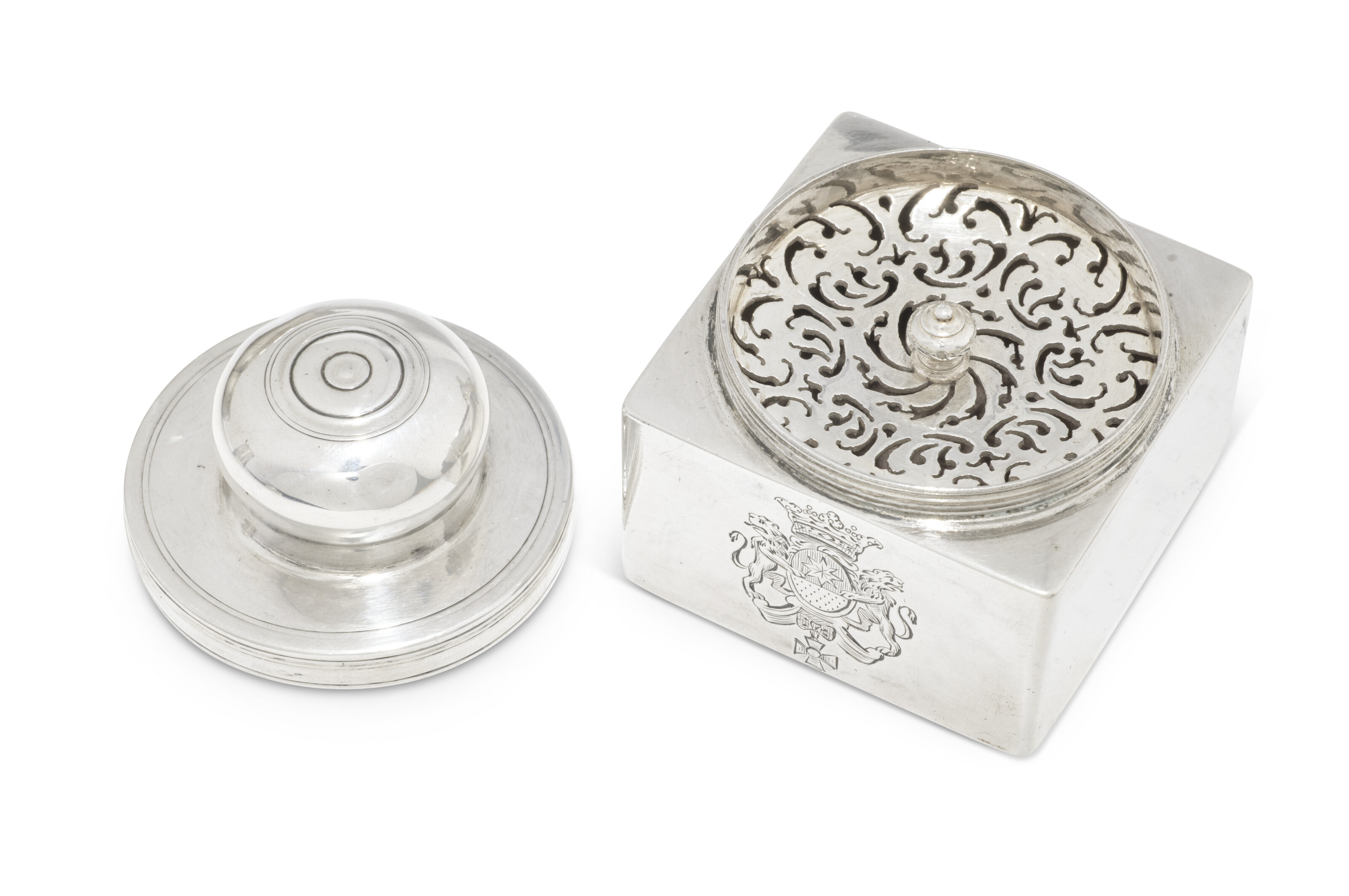 SERVICE DE TOILETTE EN ARGENT D'ÉPOQUE LOUIS XVI image 5