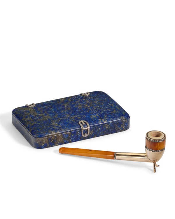 A CONTINENTAL DIAMOND AND PLATINUM-MOUNTED LAPIS LAZULI CIGARETTE CASE AND  GOLD-MOUNTED AMBER PIPE, IN THE MANNER OF LACLOCHE FRERES, CIRCA 1930