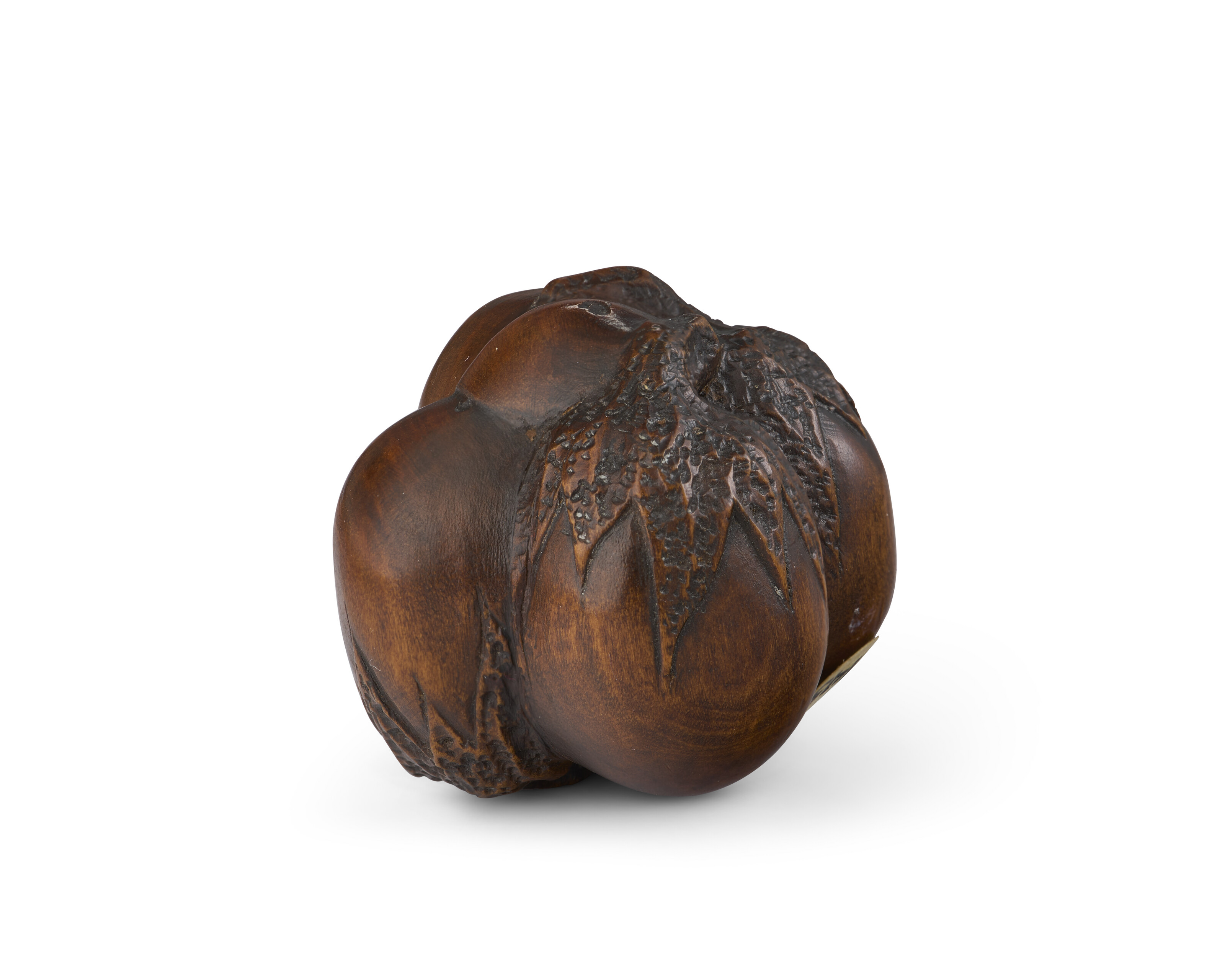 A CARVED WOOD SCULPTURE NETSUKE OF A BADGER WITH RAISED PAW, EDO