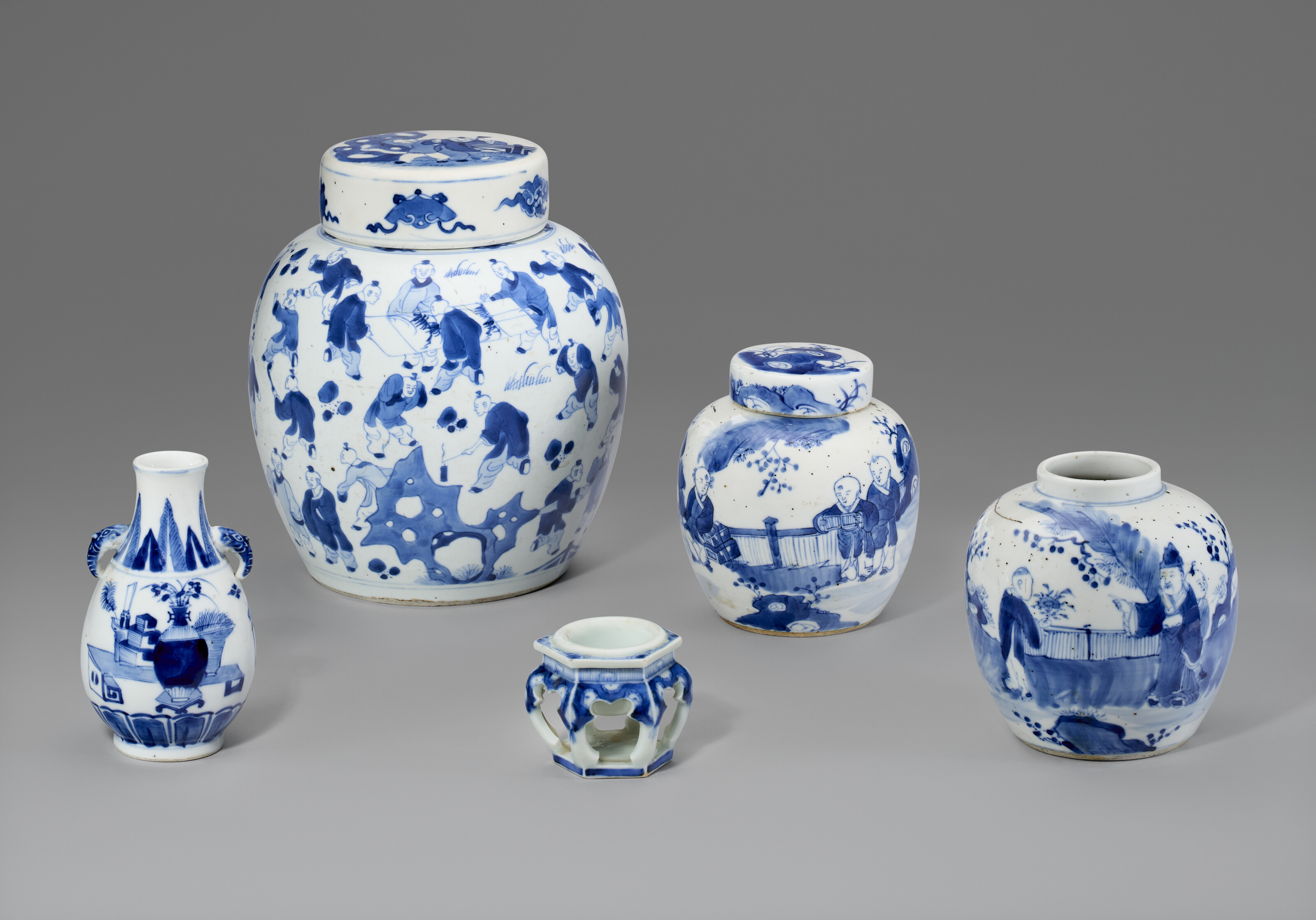 FIVE BLUE AND WHITE VESSELS