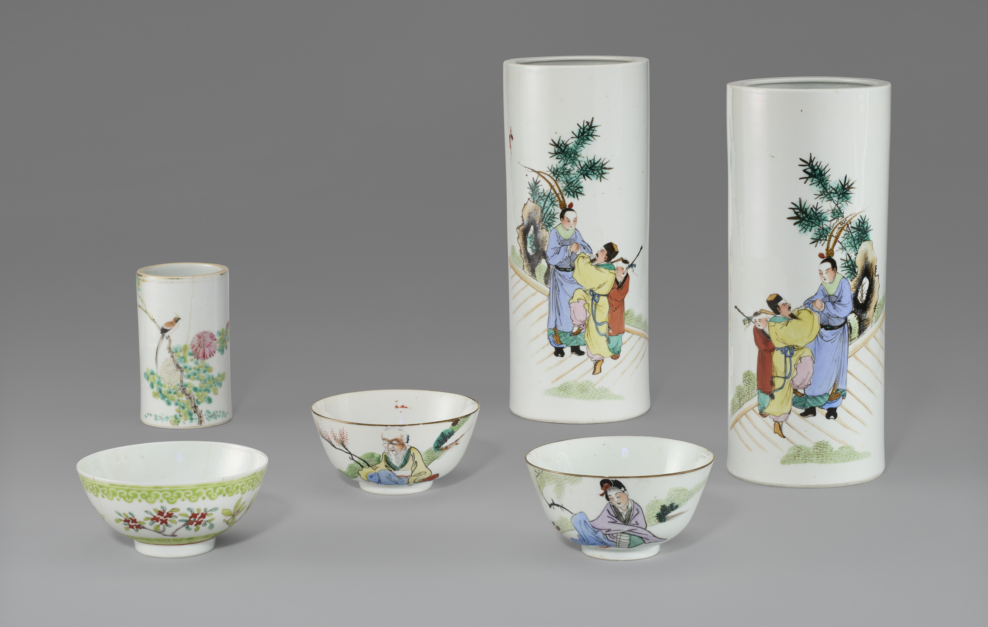 SIX FAMILLE ROSE VESSELS