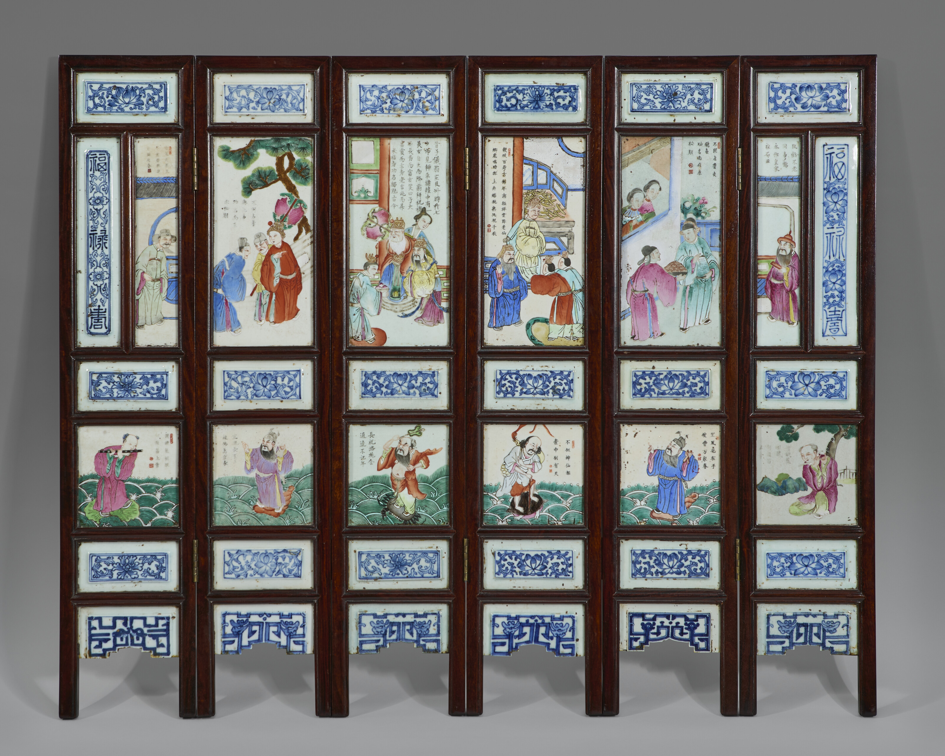 A SIX-PANEL FAMILLE ROSE AND BLUE AND WHITE PORCELAIN-INSET HUALI SCREEN