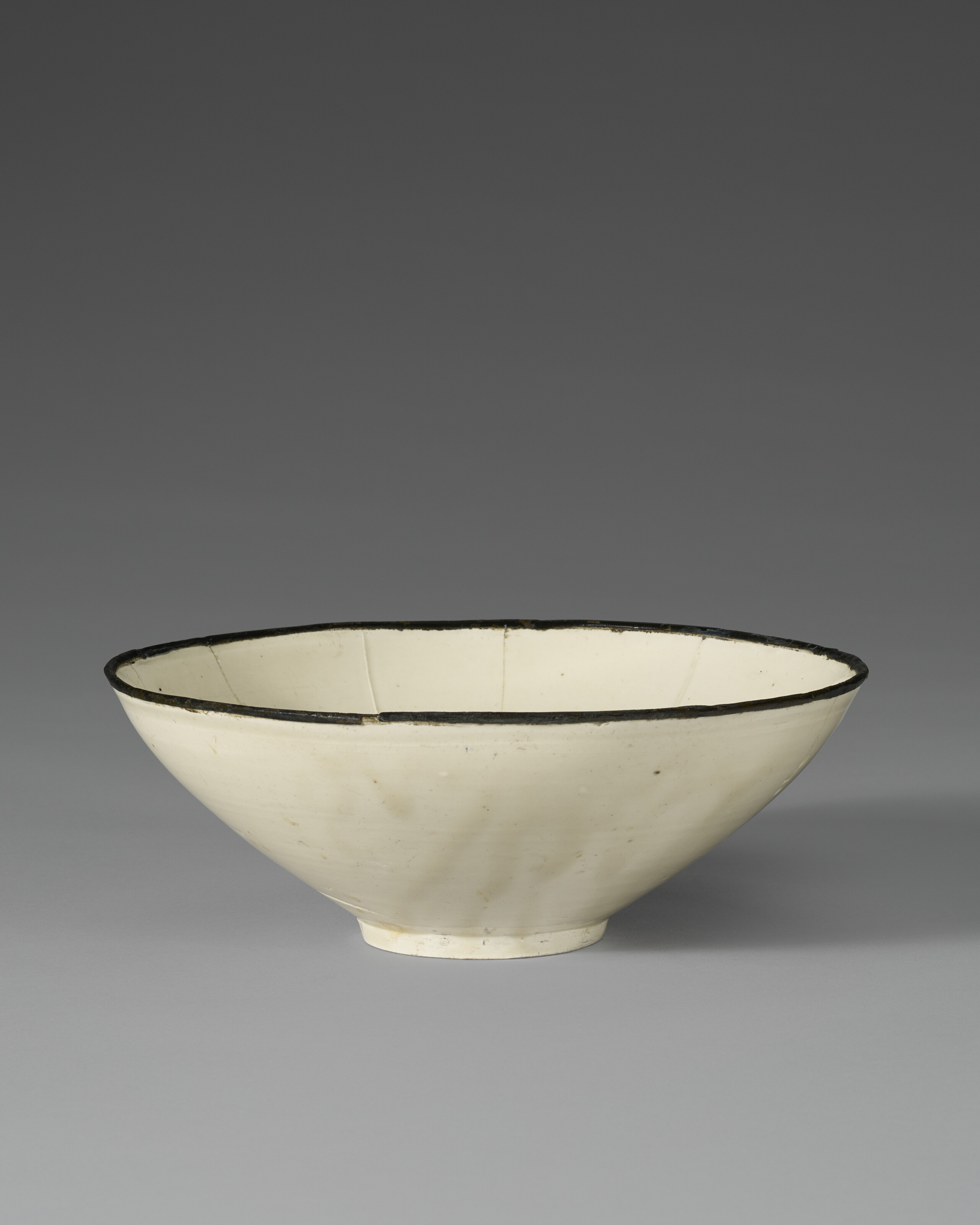 A CARVED DING HEXAFOIL BOWL