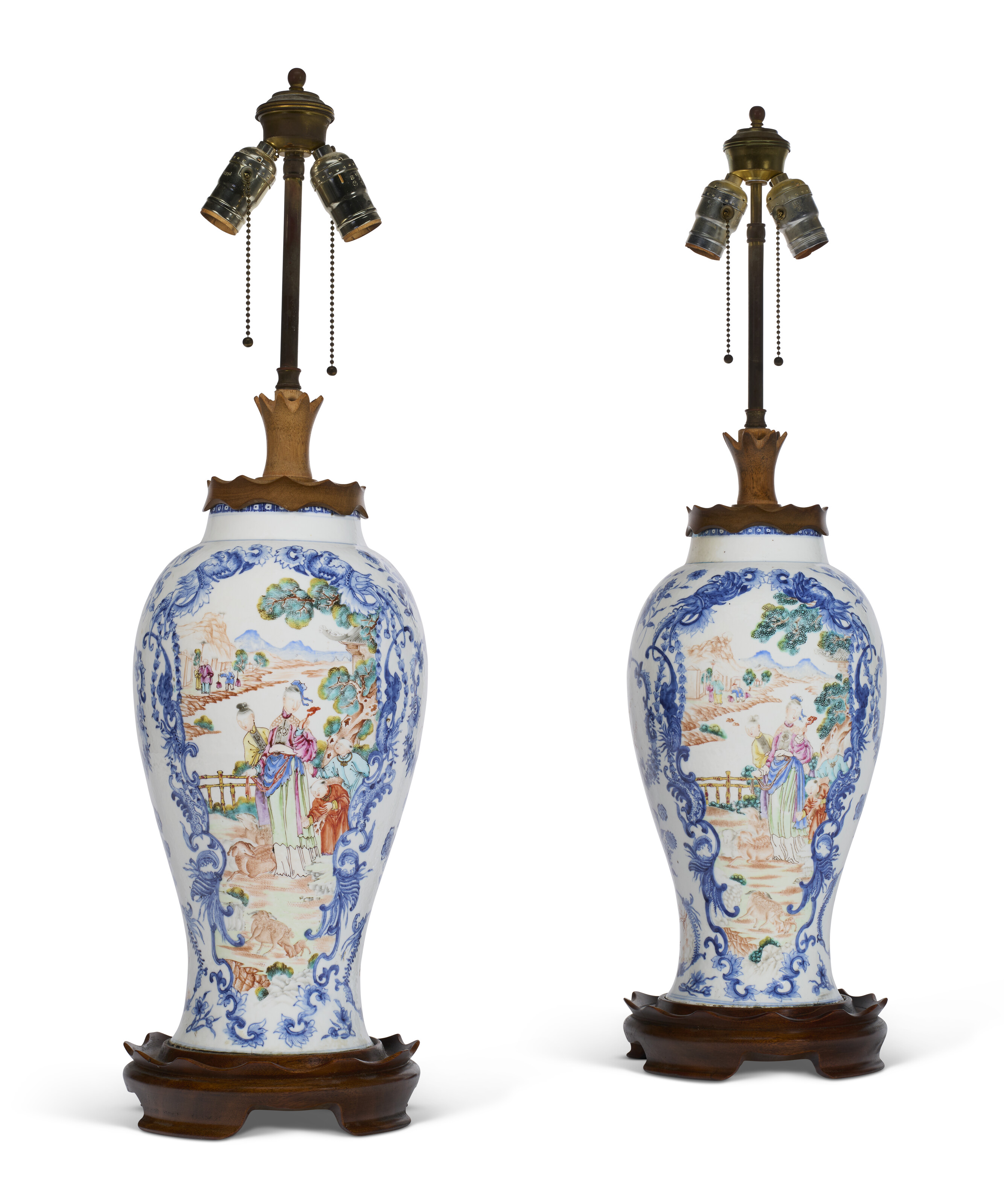 A LARGE PAIR OF CHINESE EXPORT PORCELAIN VASES, NOW MOUNTED AS LAMPS ...