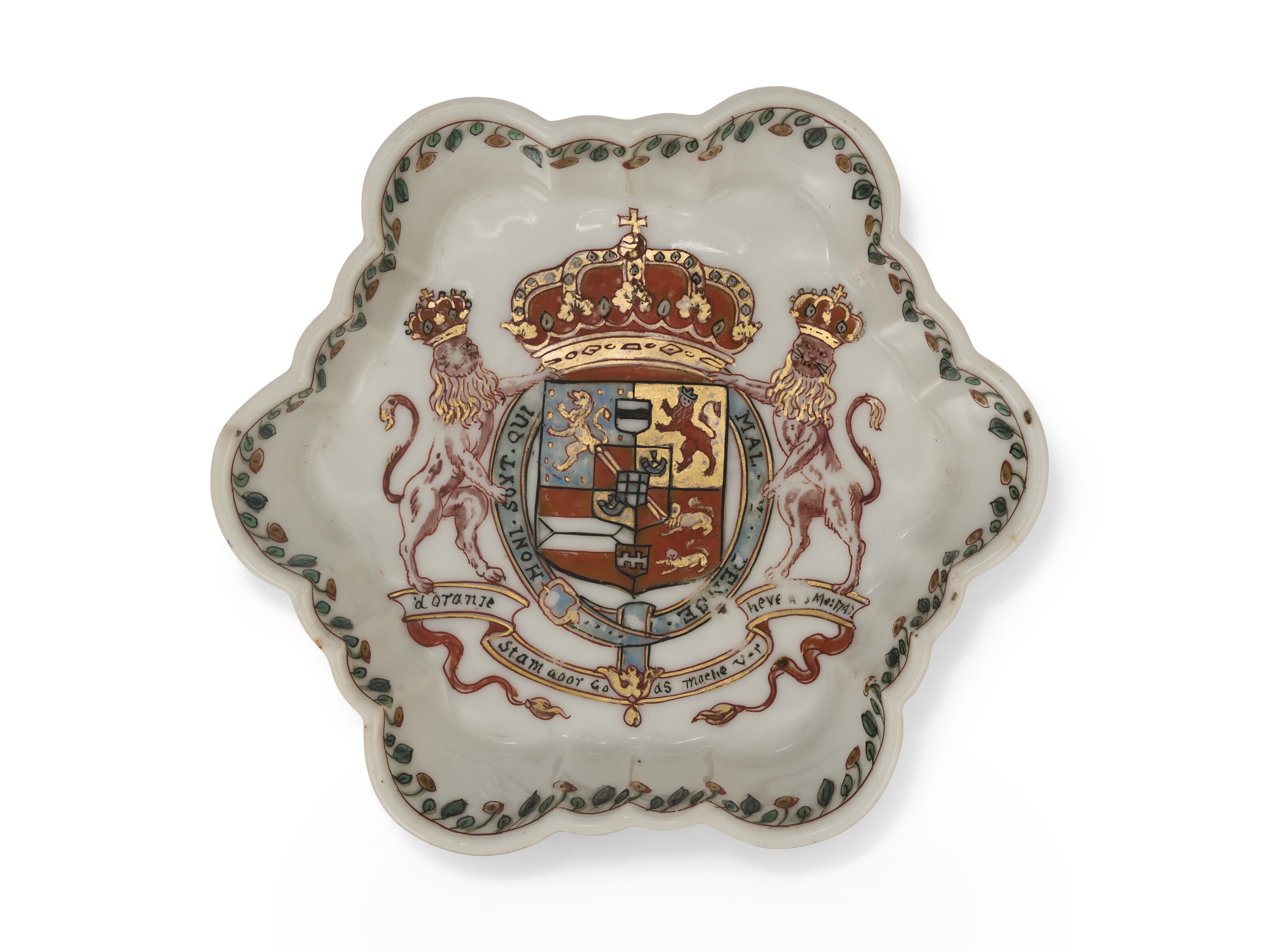 THREE CHINESE EXPORT PORCELAIN ARMORIAL STANDS, QIANLONG PERIOD