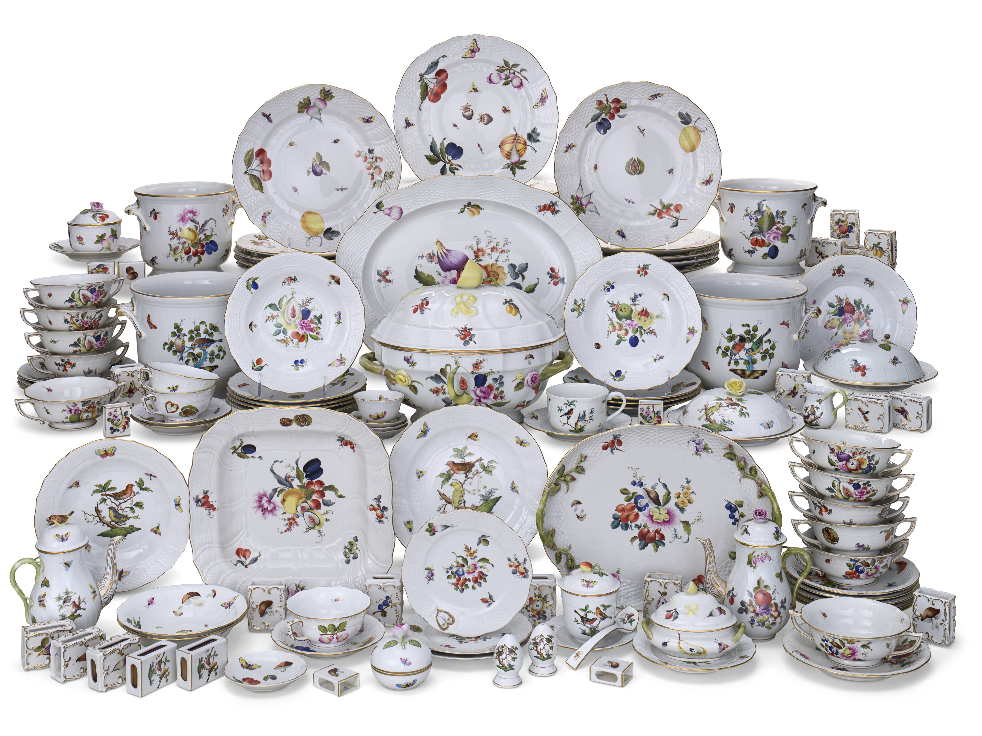 AN ASSEMBLED HEREND PORCELAIN PART DINNER SERVICE, 20TH CENTURY