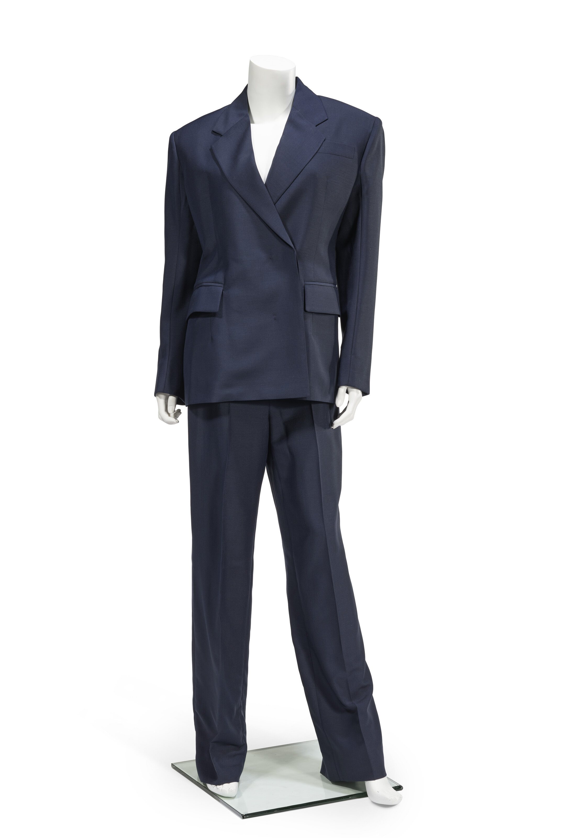 A NAVY SUIT WORN BY MERYL STREEP FOR THE COVER OF VOGUE'S MAY 2026 ISSUE