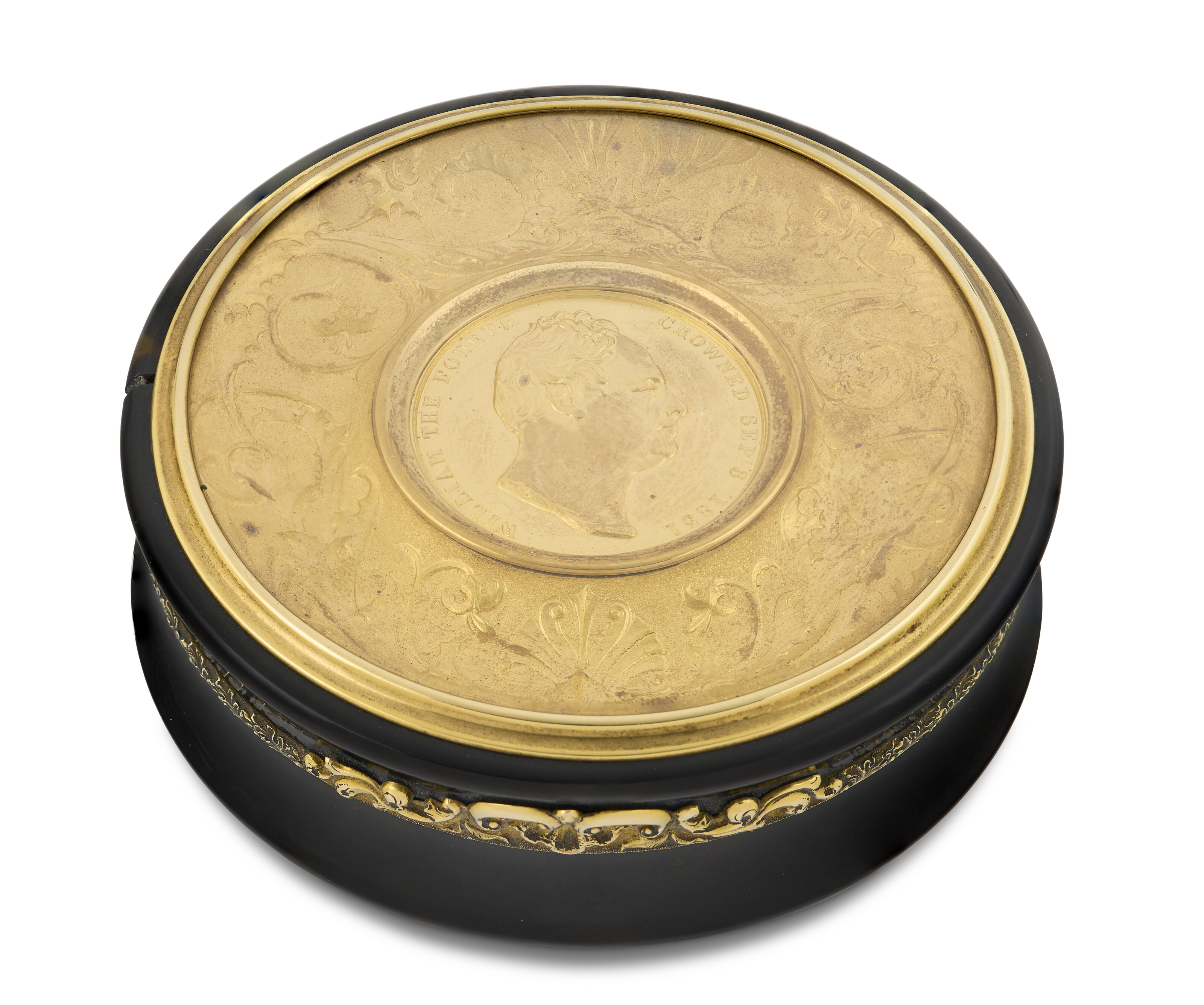A William IV gold-mounted tortoiseshell presentation bonbonniere, circa 1836, offered in Collections: incluant la succession de Francoise Lambert, vendue au profit de la Societe des Amis de Versailles, until 1 October 2026 at Christie's Online