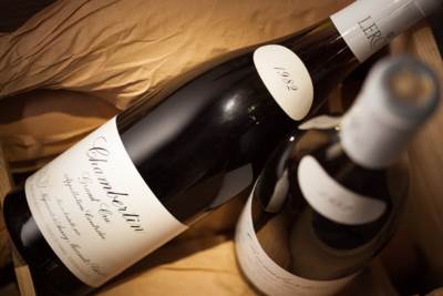 Finest & Rarest Wines and Spirits Featuring Prestigious Collections & Exceptional Whisky