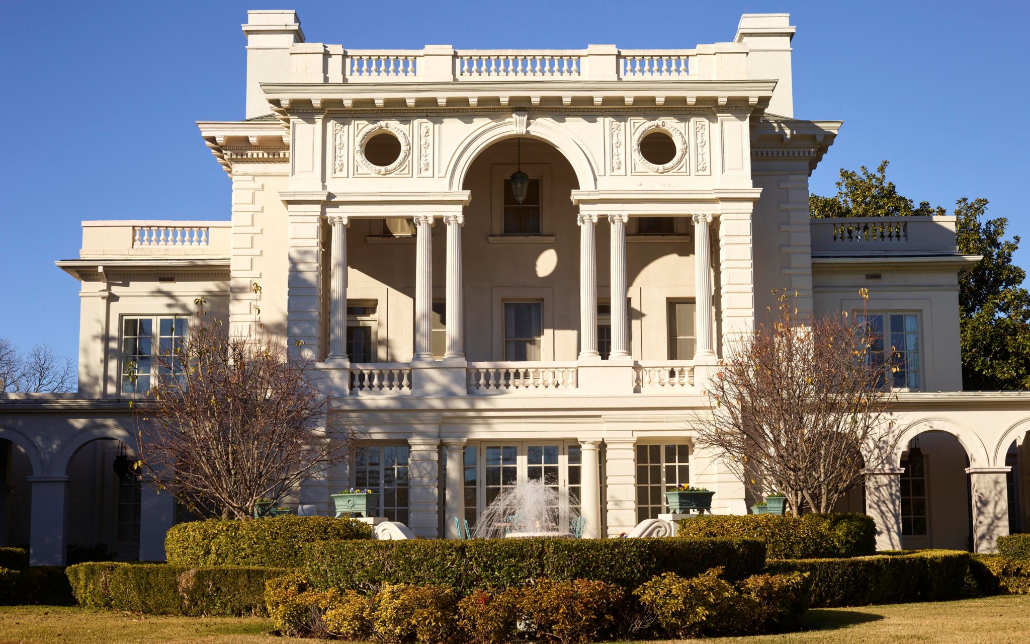 High Style in Highland Park: The Collection of Mr. & Mrs. Edwin L. Cox