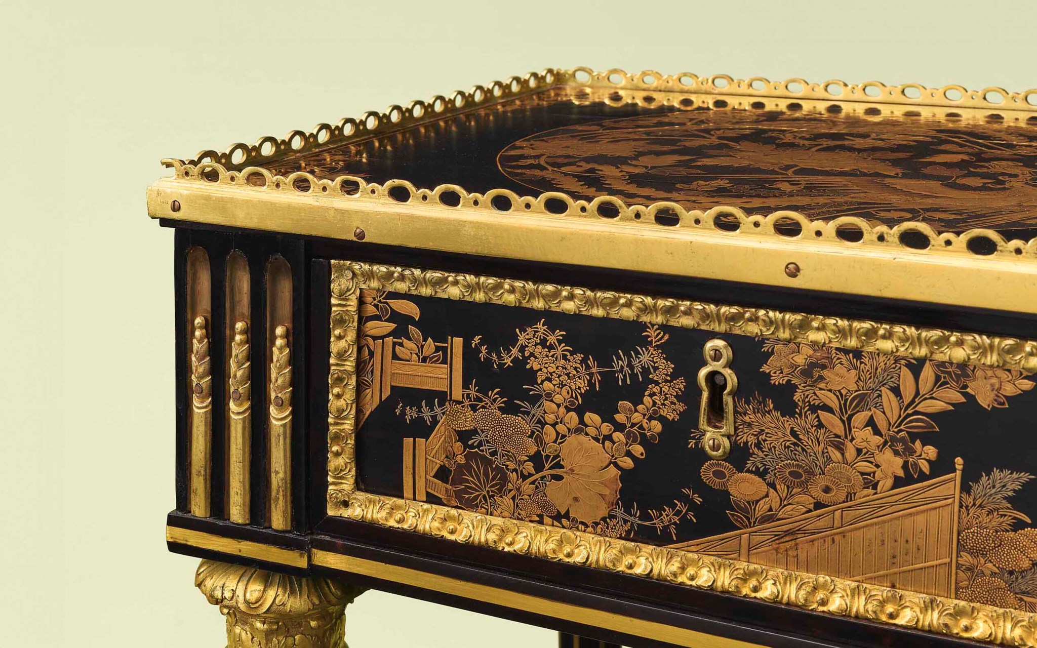 L'Art du Luxe: Masterpieces of French Furniture