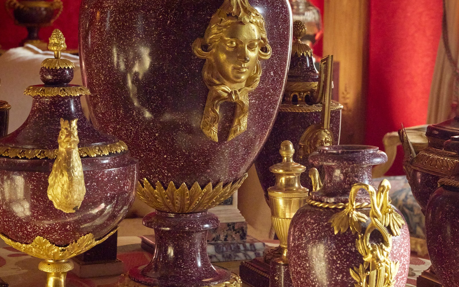 Collections du Château de Tournay : Les Arts Décoratifs