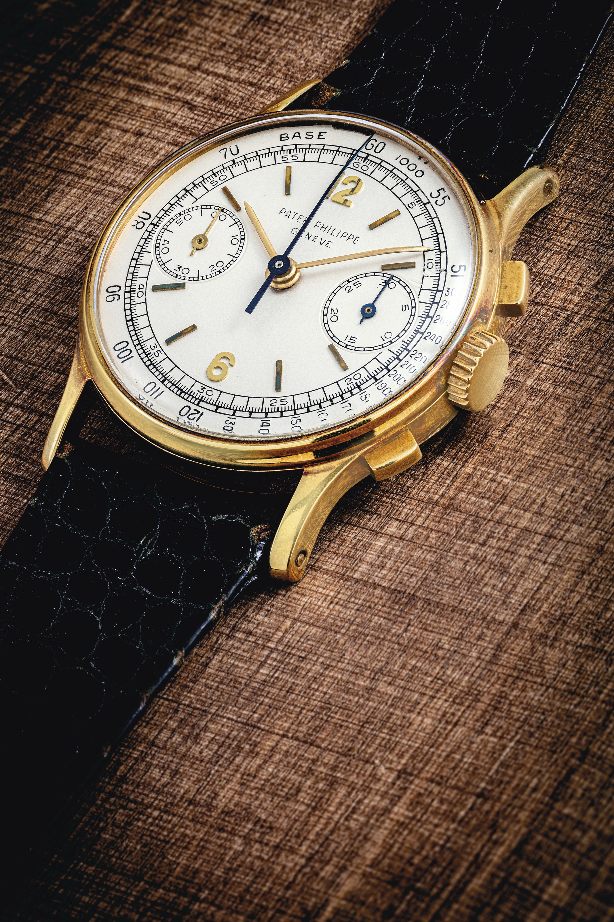 Beyer A rare and unusual 18K gold full calendar chronograph