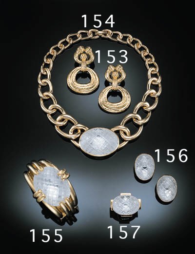 A PAIR OF GOLD EAR PENDANTS, WEBB