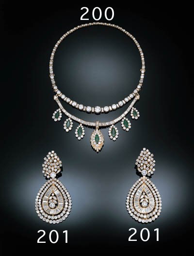 AN EMERALD AND DIAMOND NECKLACE