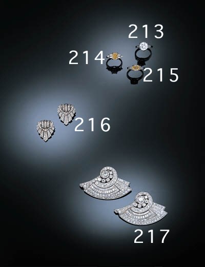 A PAIR OF DIAMOND CLIPS
