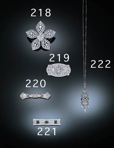 A BELLE EPOQUE EMERALD AND DIAMOND PENDANT