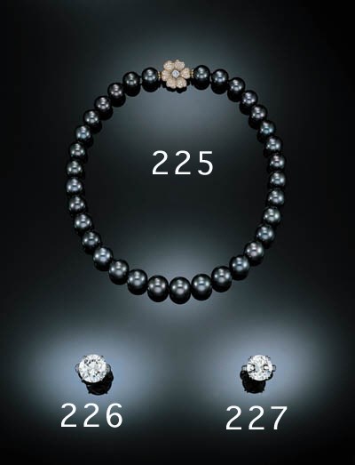 A SINGLE STONE DIAMOND RING