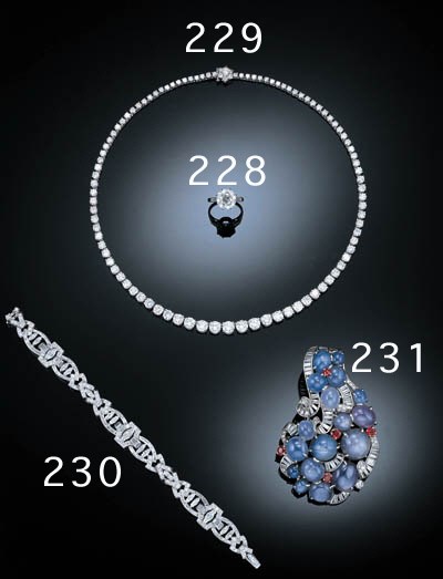A SINGLE STONE DIAMOND RING