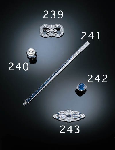 A SAPPHIRE AND DIAMOND DOUBLE CLIP BROOCH