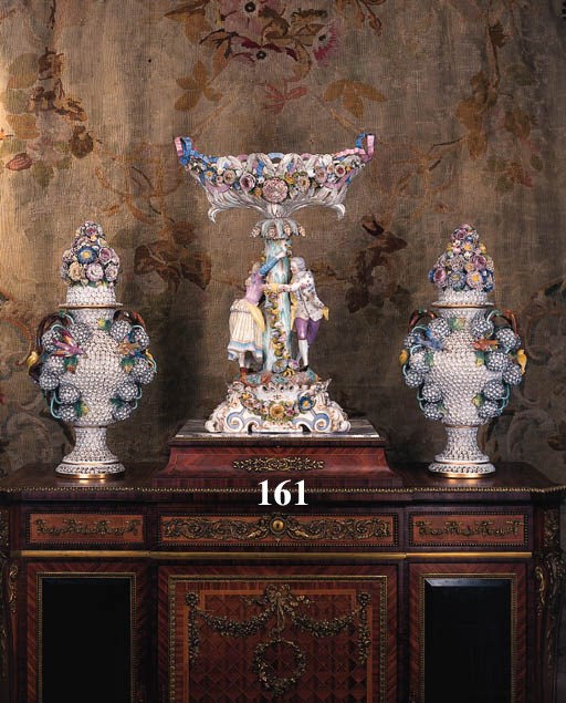 A Meissen porcelain centre-piece
