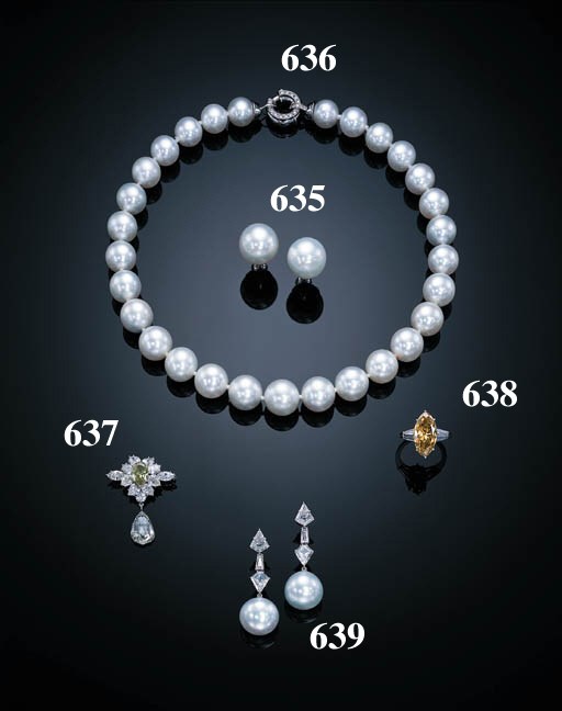 A SINGLE-STRAND SOUTH SEA CULTURED PEARL NECKLACE