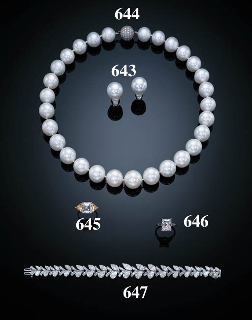 A SINGLE-STRAND SOUTH SEA CULTURED PEARL NECKLACE, BY HARRY WINSTON