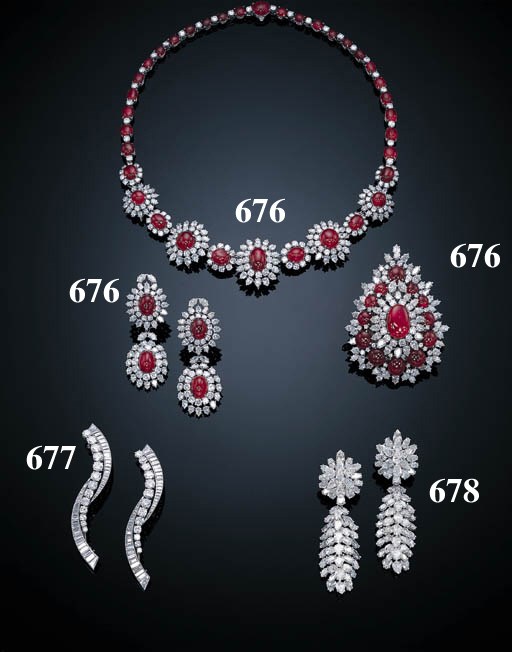 A PAIR OF ATTRACTIVE DIAMOND CLIP BROOCHES, BY VAN CLEEF & ARPELS