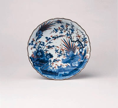 A FOLIATE RIMMED KAKIEMON DISH