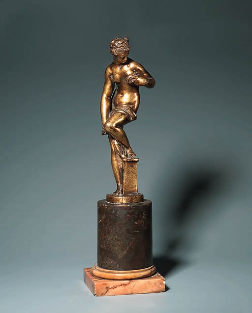 A GILT-BRONZE MODEL OF THE CESARINI VENUS