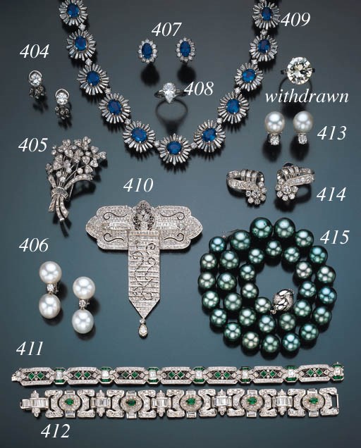 PAIR OF DIAMOND EAR PENDANTS