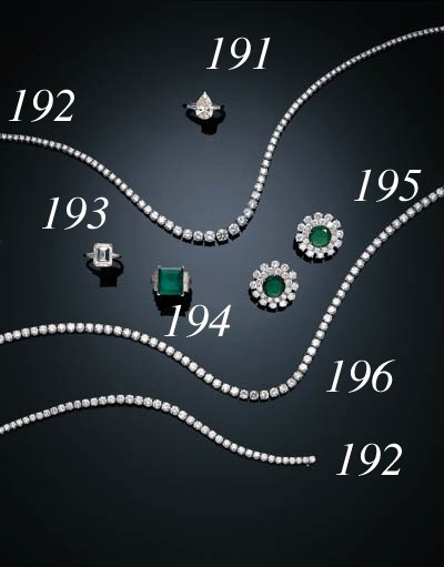 A DIAMOND SINGLE STONE RING